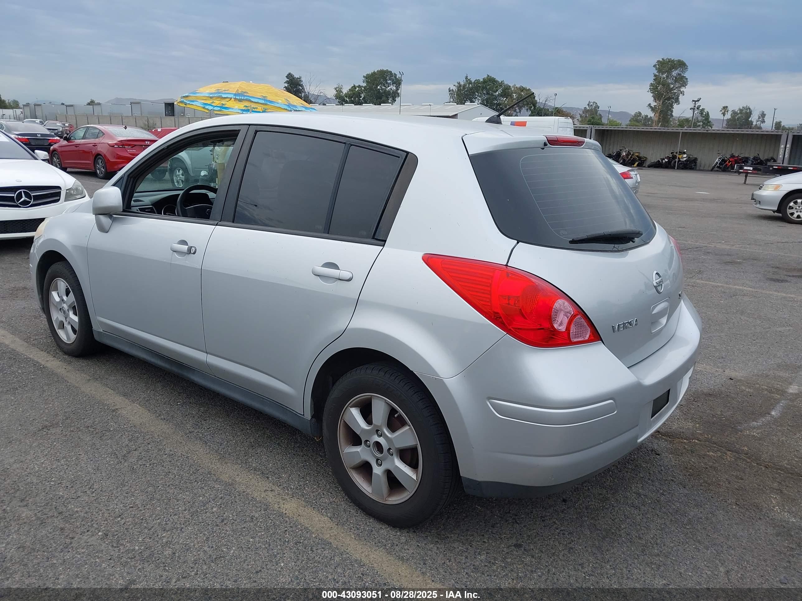 NISSAN VERSA image 3
