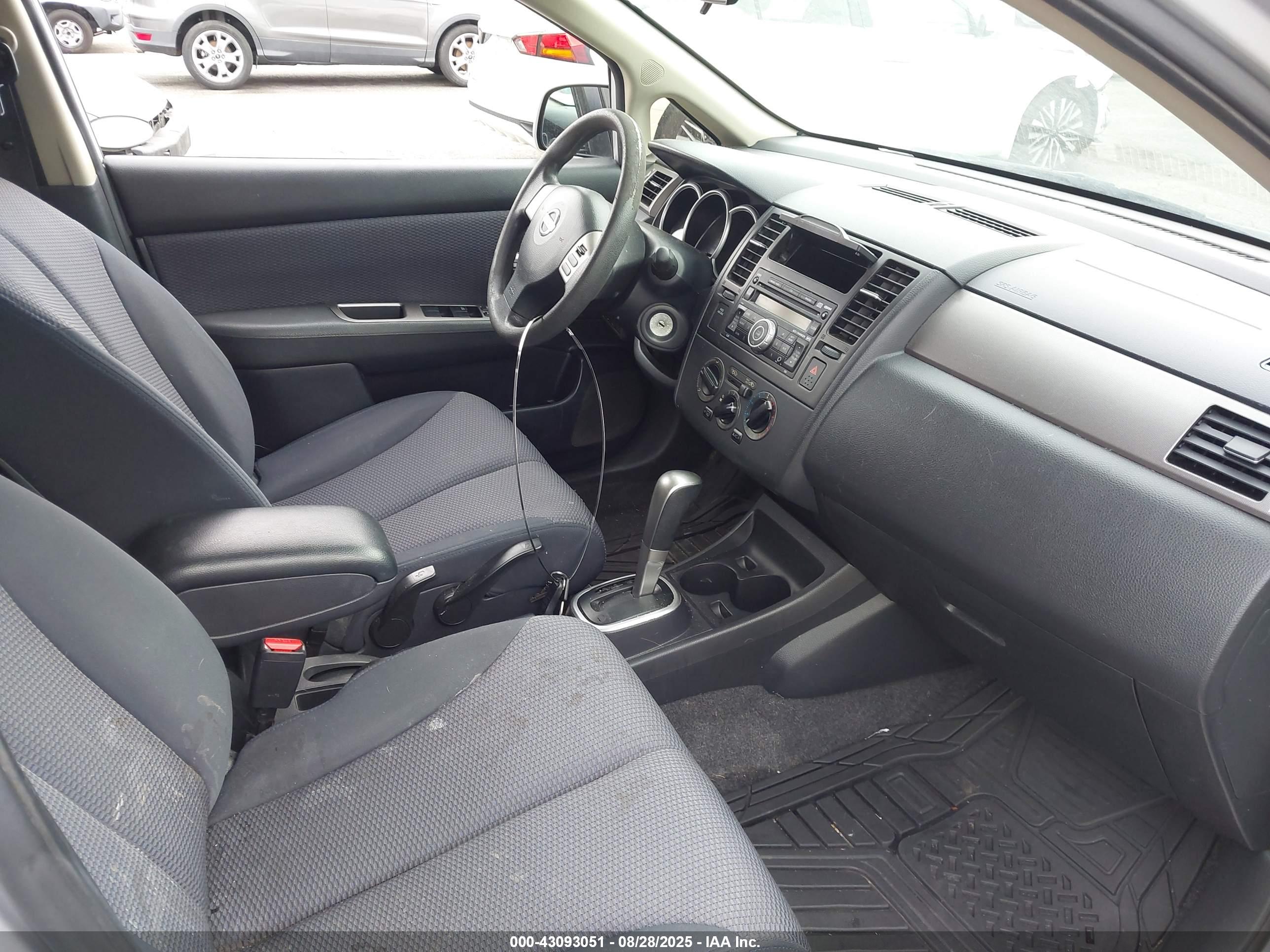 NISSAN VERSA image 5
