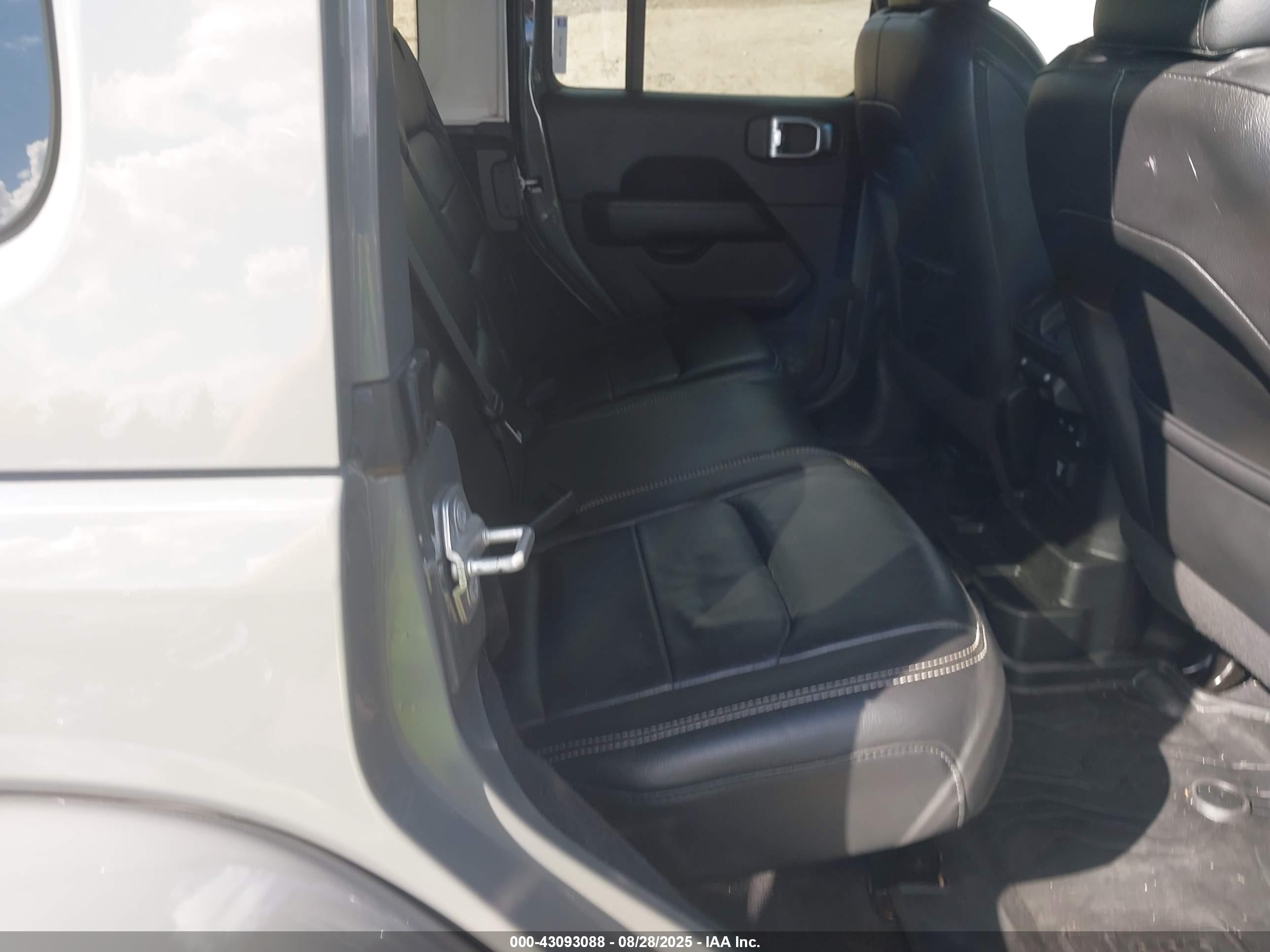 JEEP WRANGLER image 8