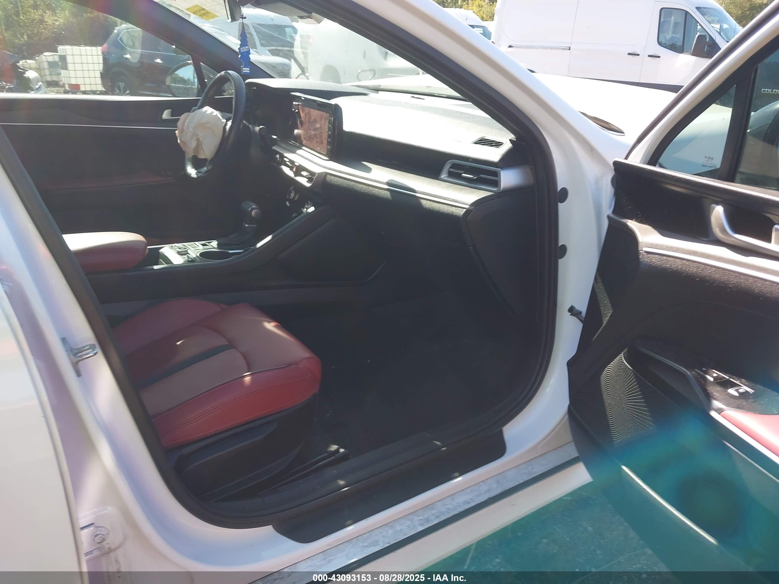 KIA K5 image 5