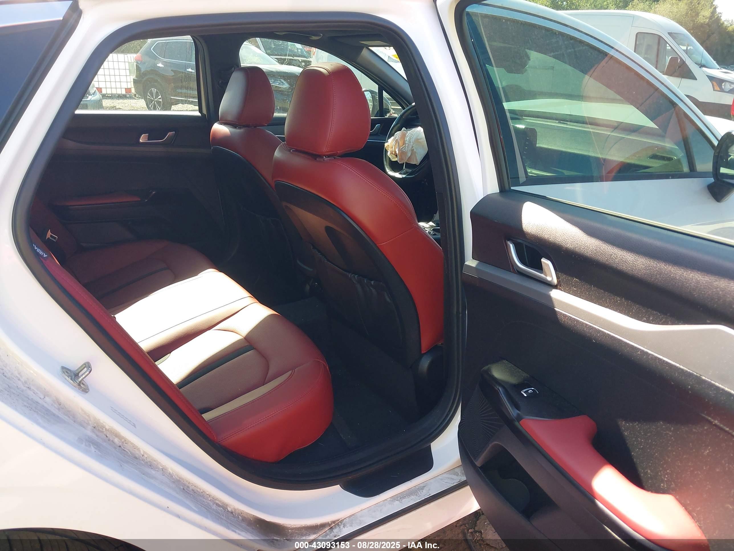 KIA K5 image 8