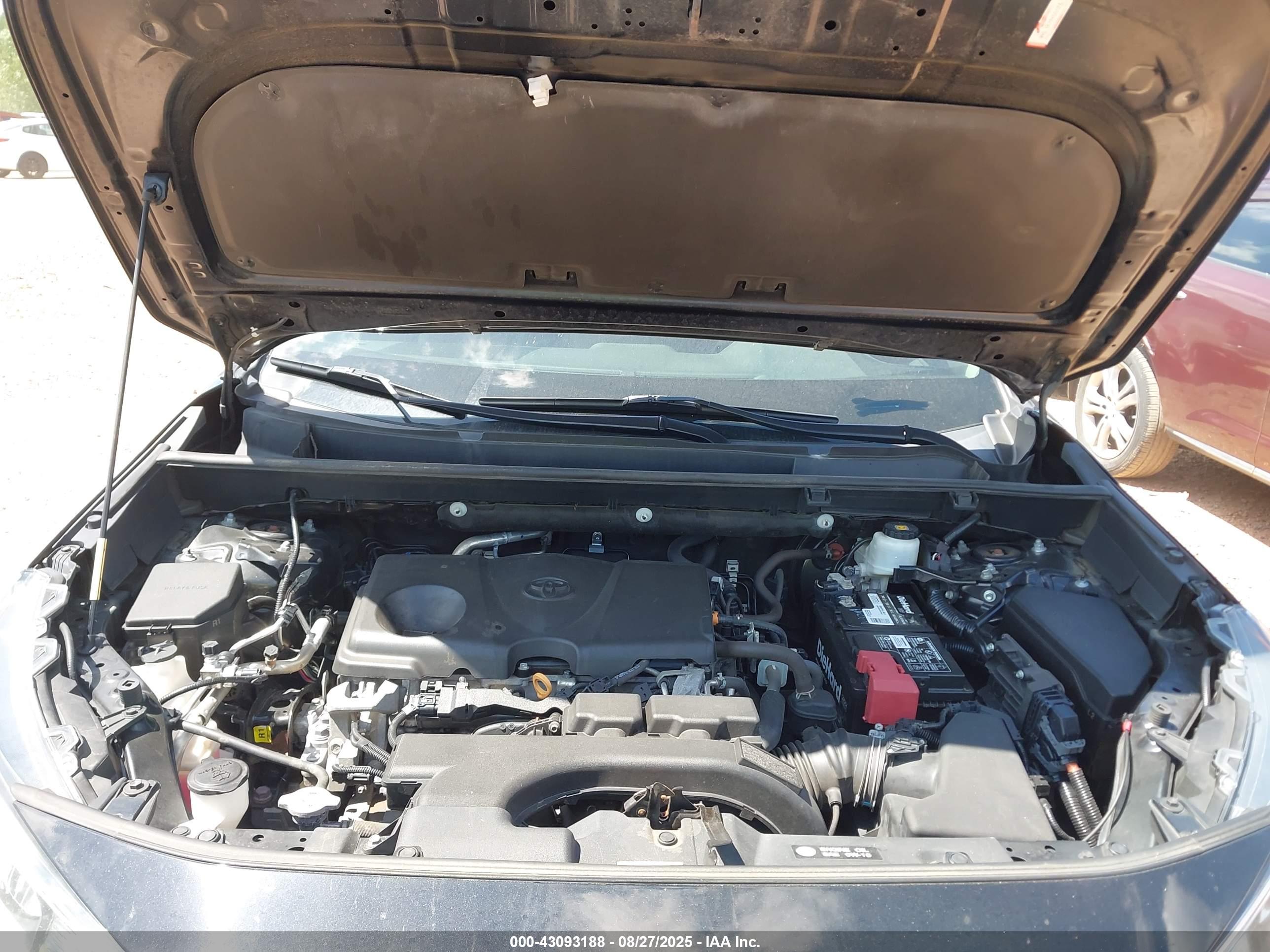 TOYOTA RAV4 image 10