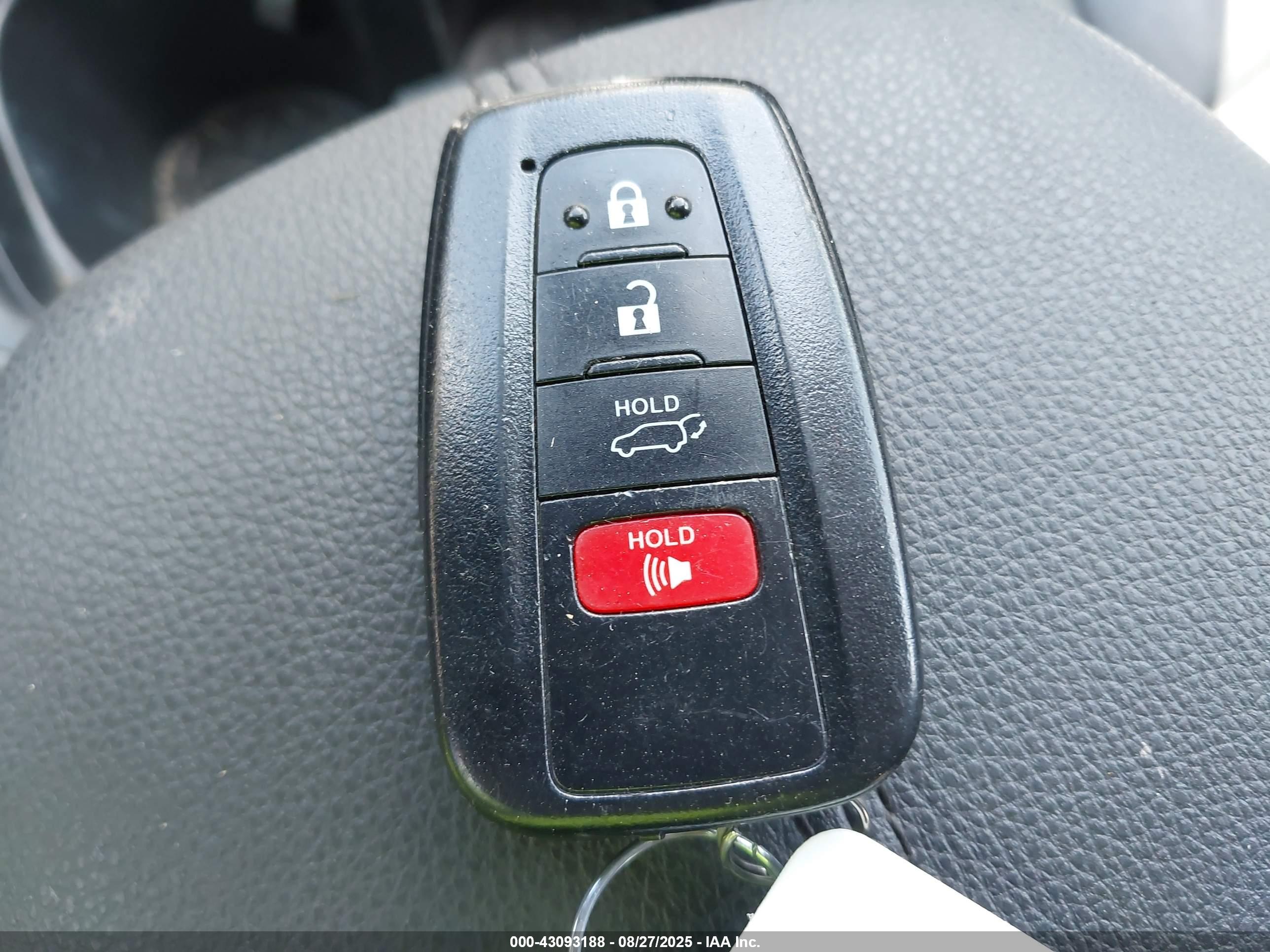 TOYOTA RAV4 image 11