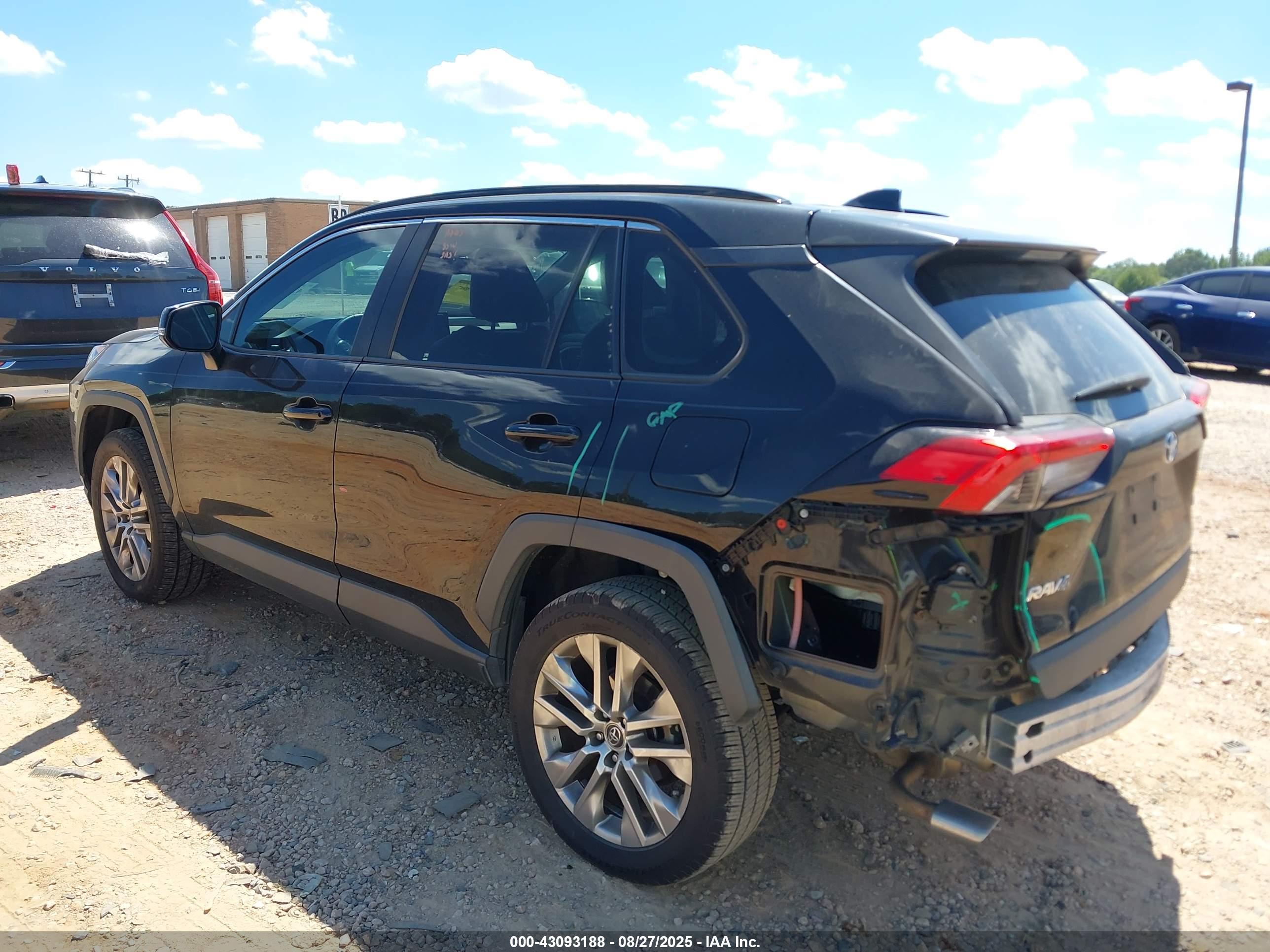 TOYOTA RAV4 image 3
