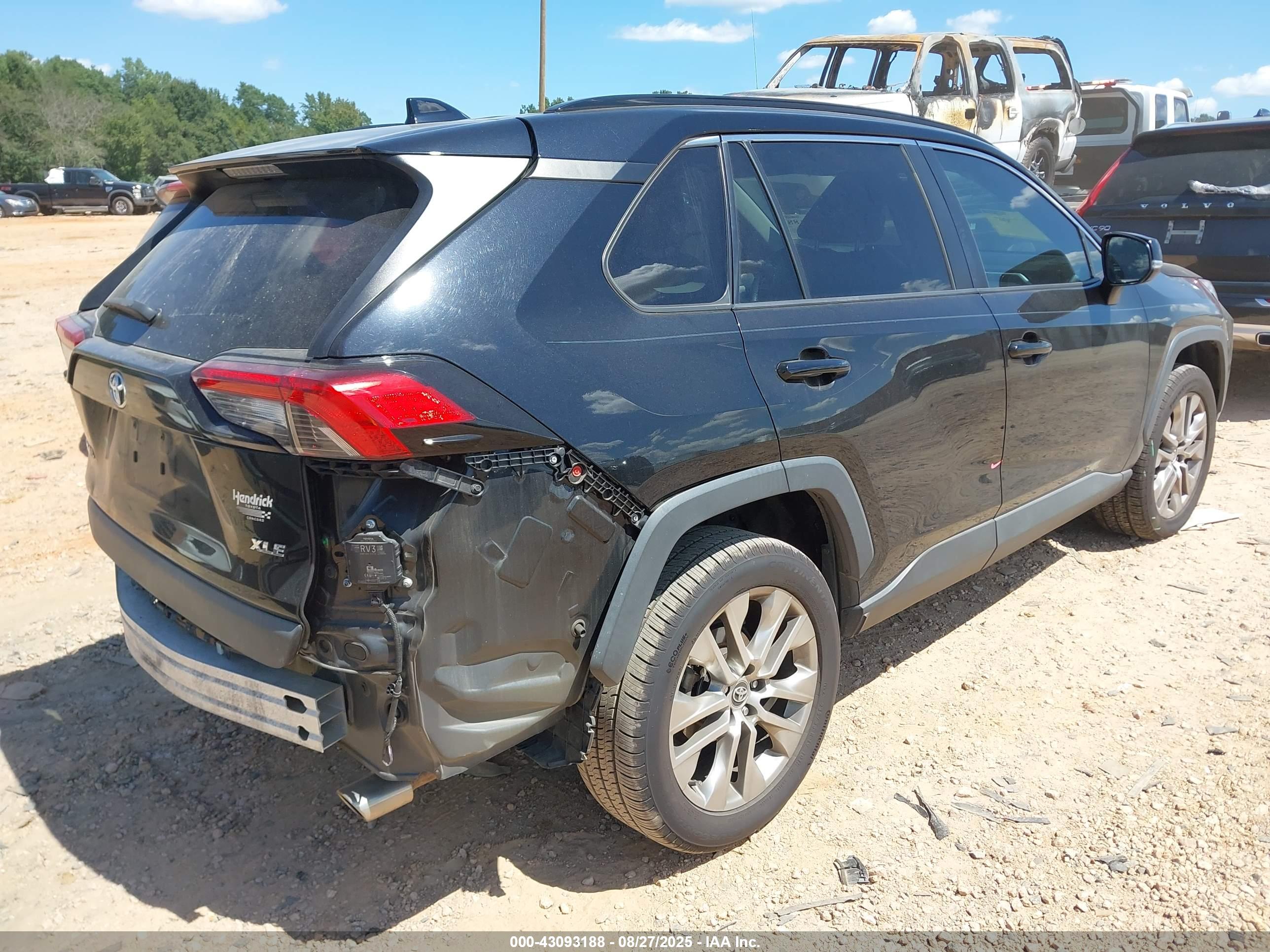 TOYOTA RAV4 image 4