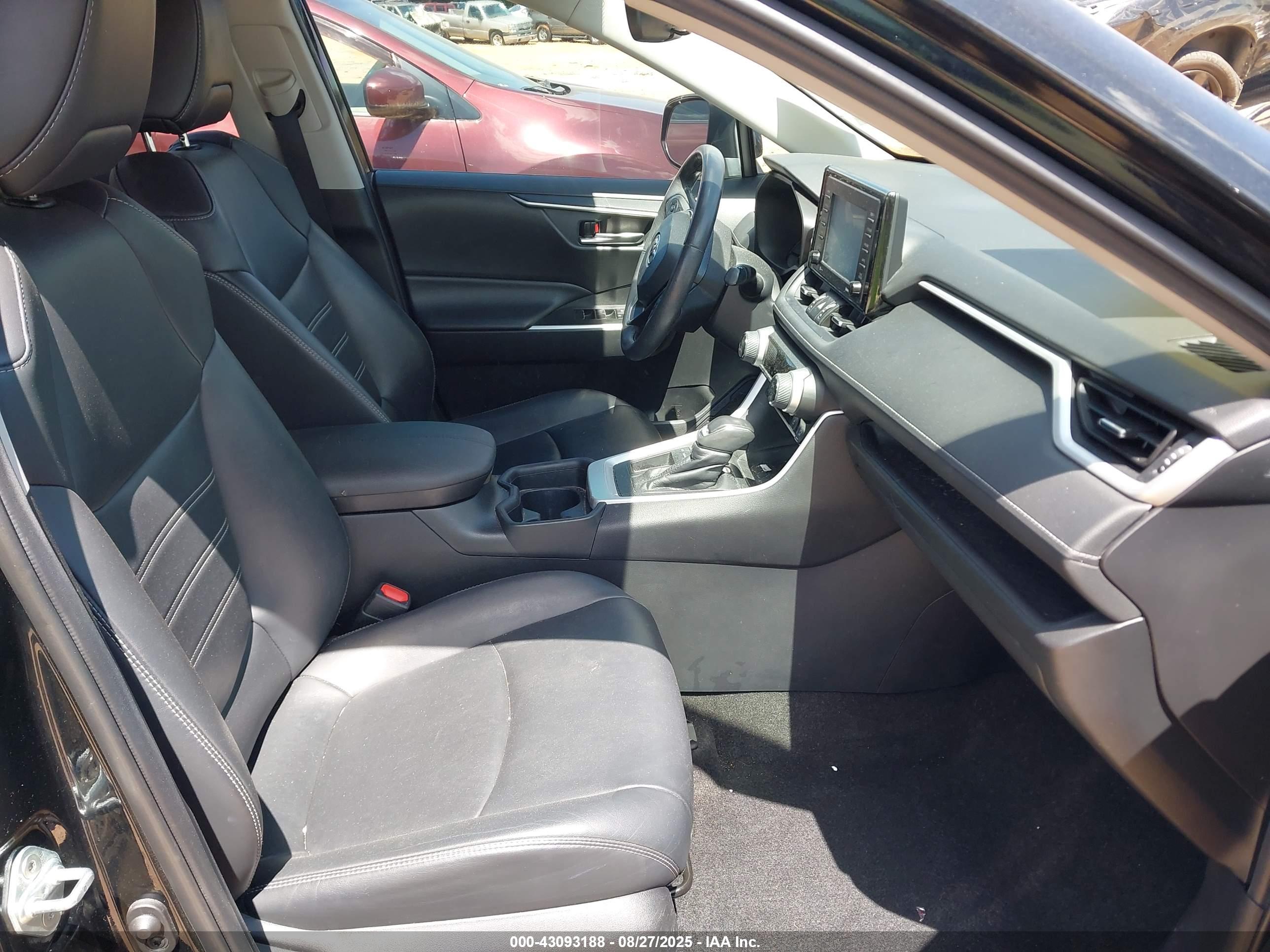 TOYOTA RAV4 image 5
