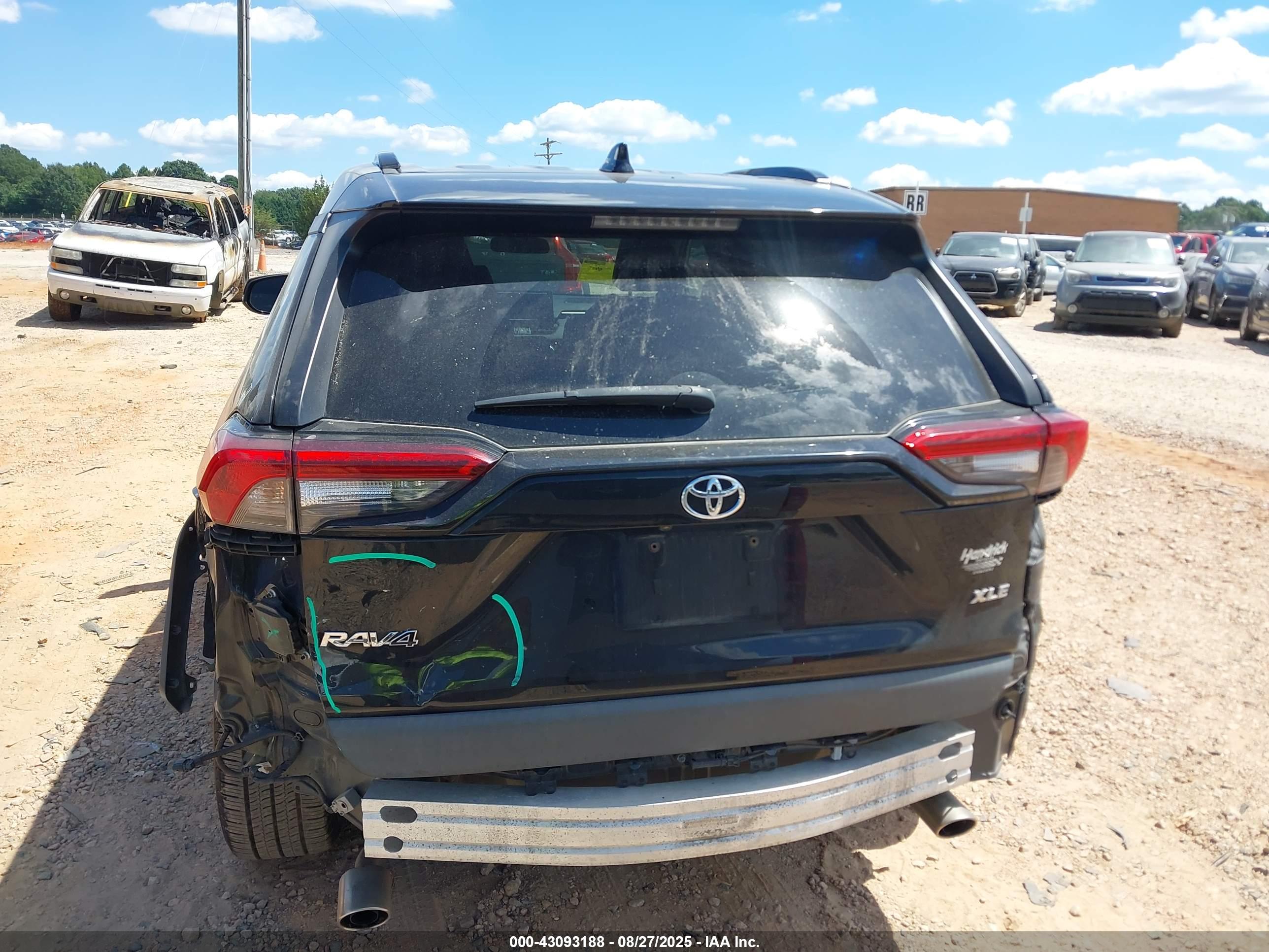 TOYOTA RAV4 image 6