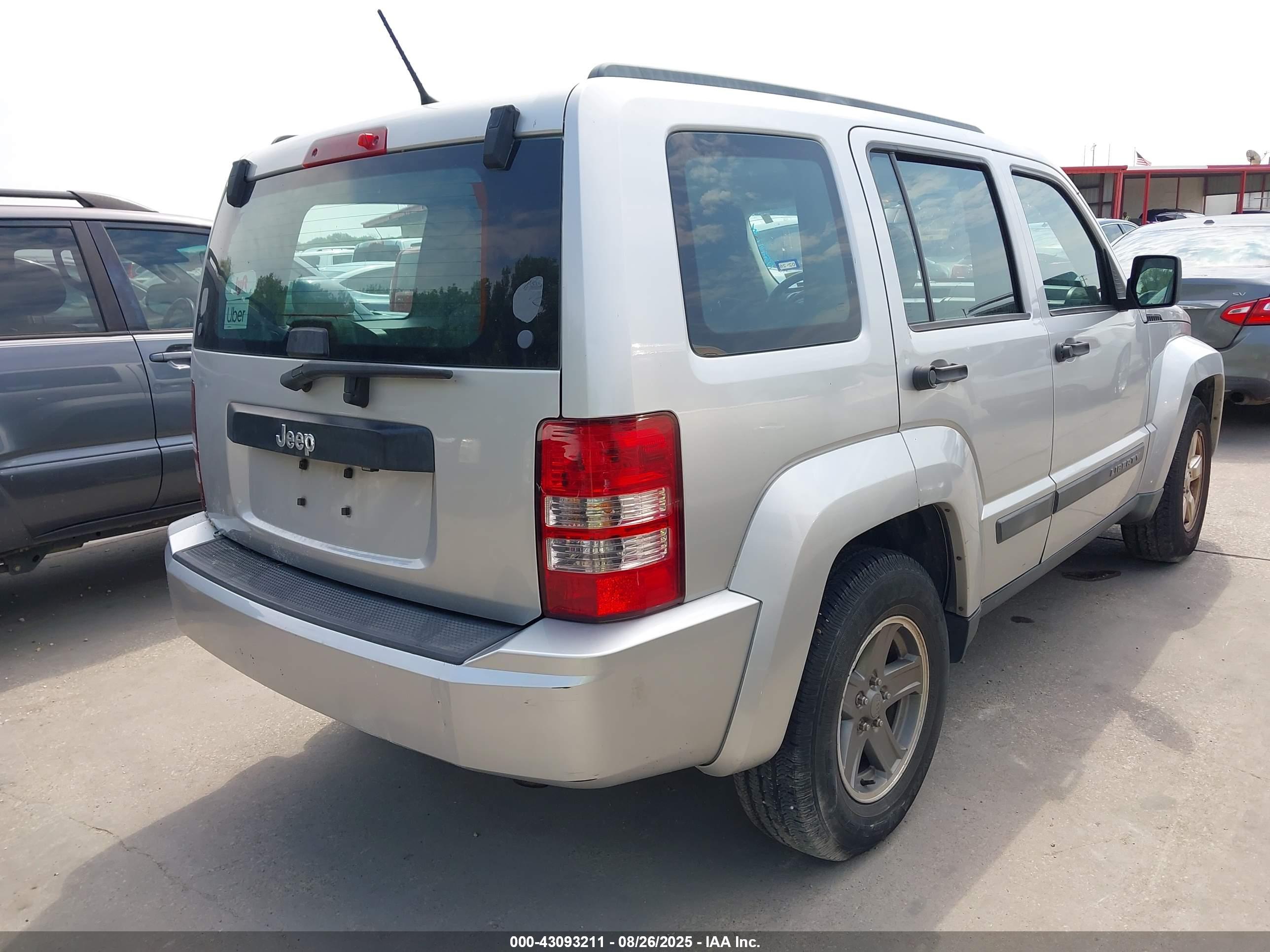 JEEP LIBERTY image 4