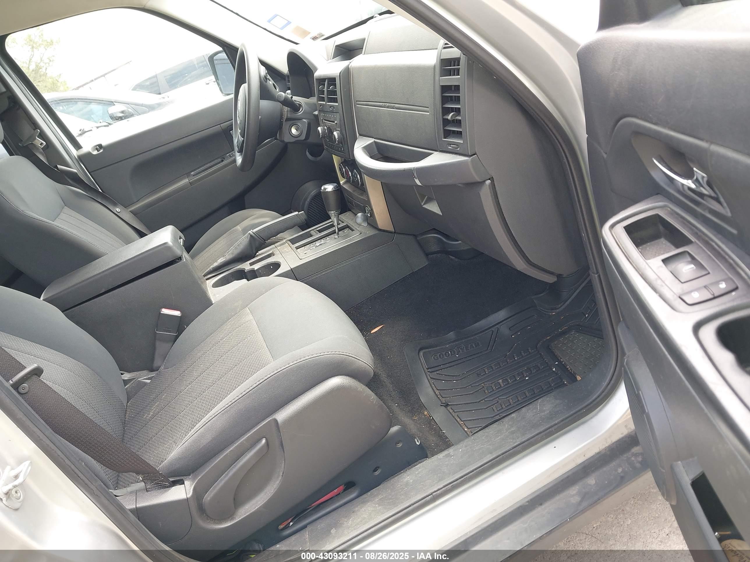 JEEP LIBERTY image 5