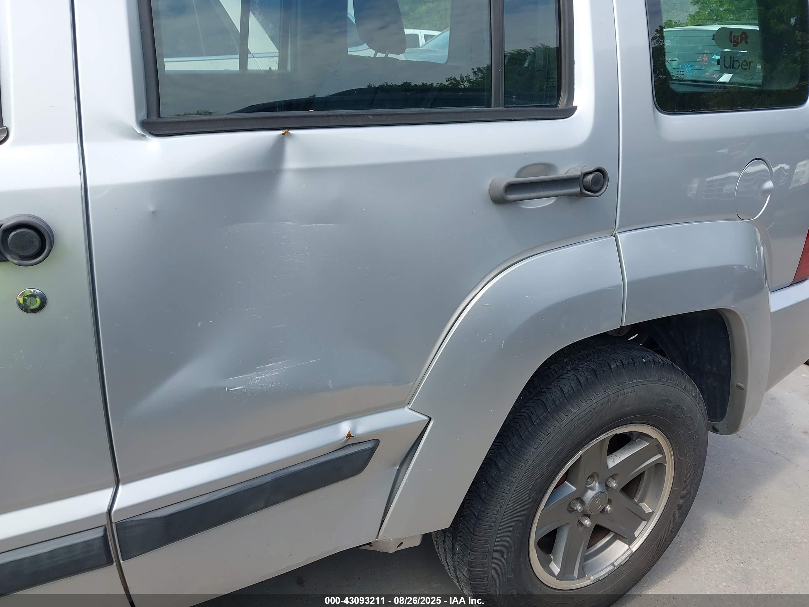 JEEP LIBERTY image 6