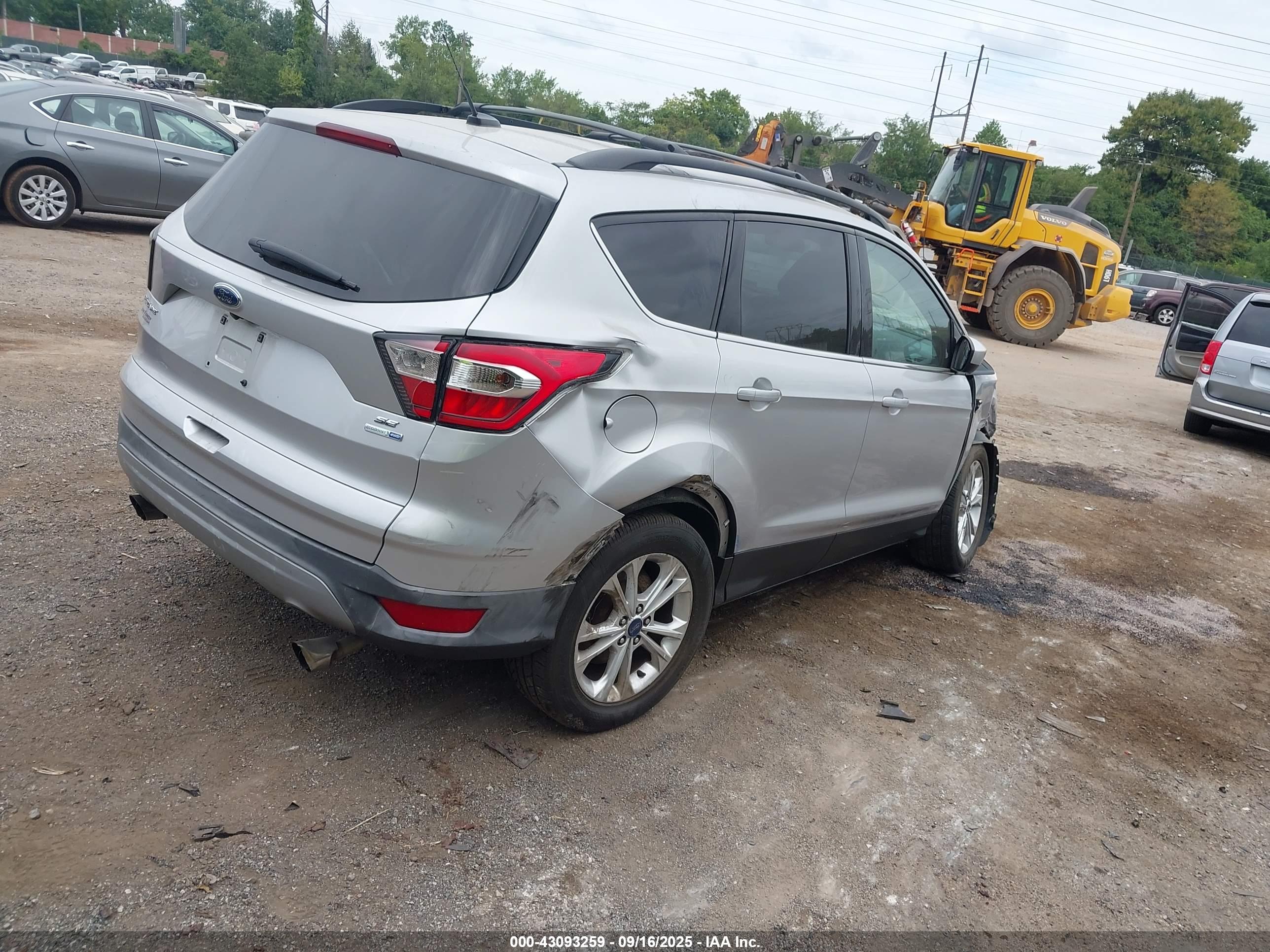 FORD ESCAPE image 4