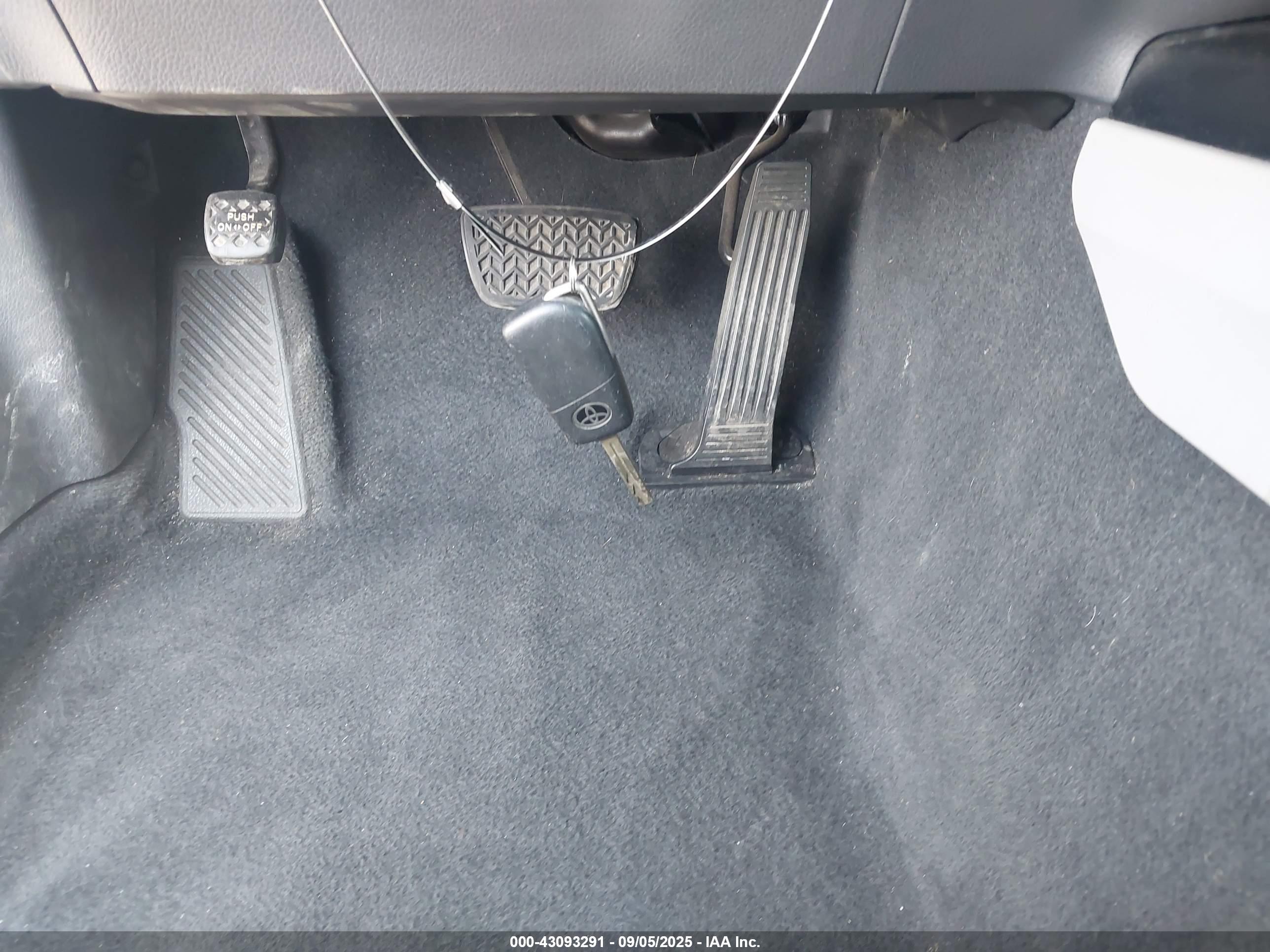 TOYOTA CAMRY image 11
