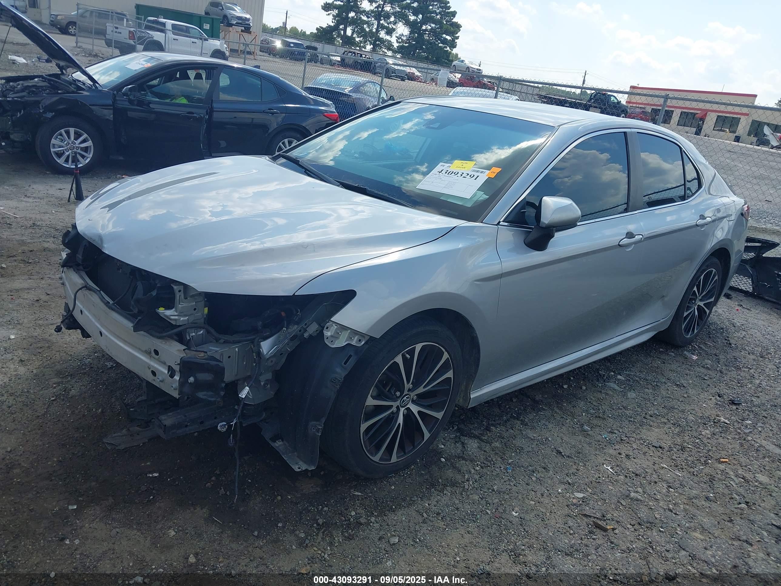 TOYOTA CAMRY image 2