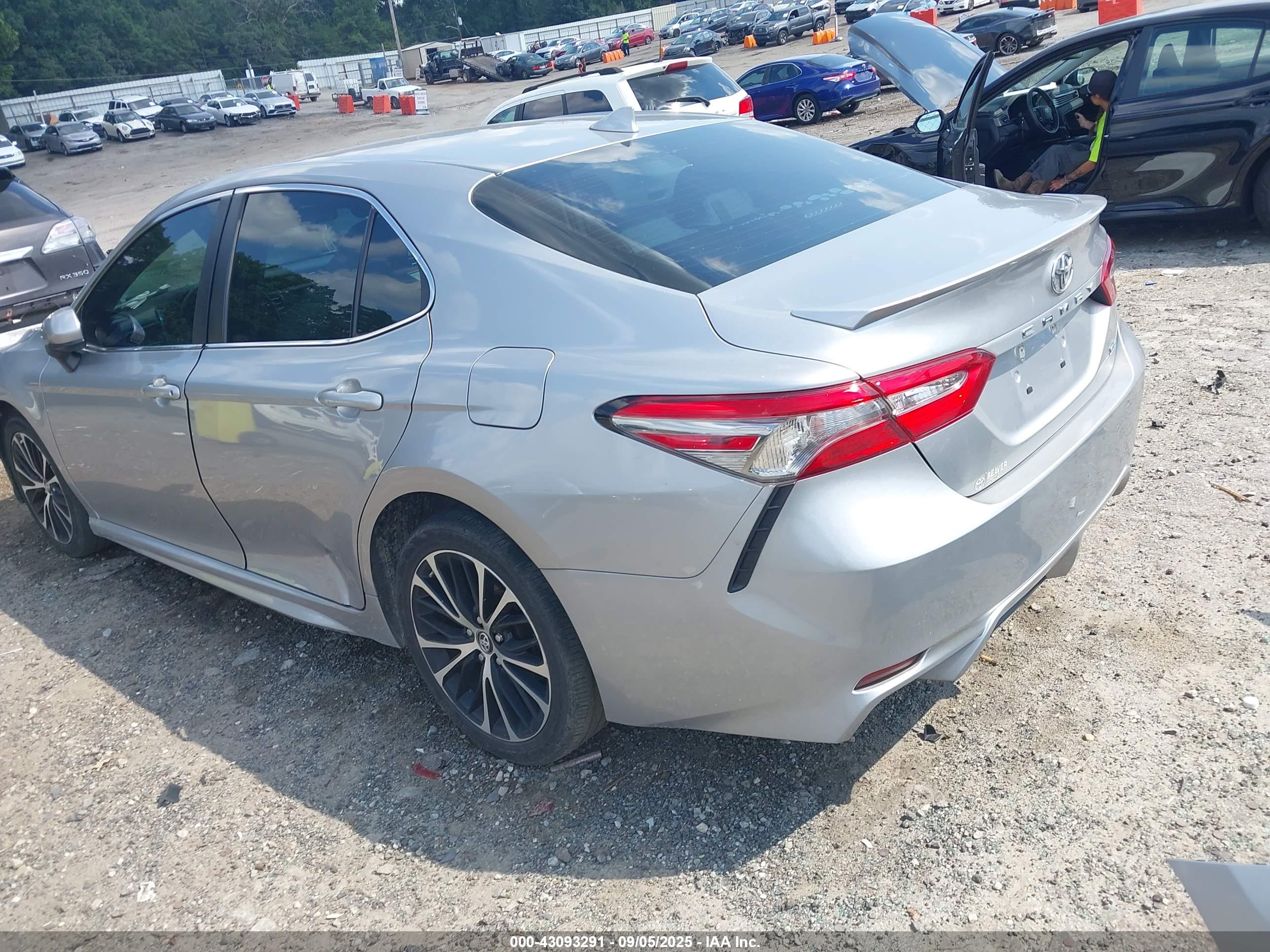 TOYOTA CAMRY image 3