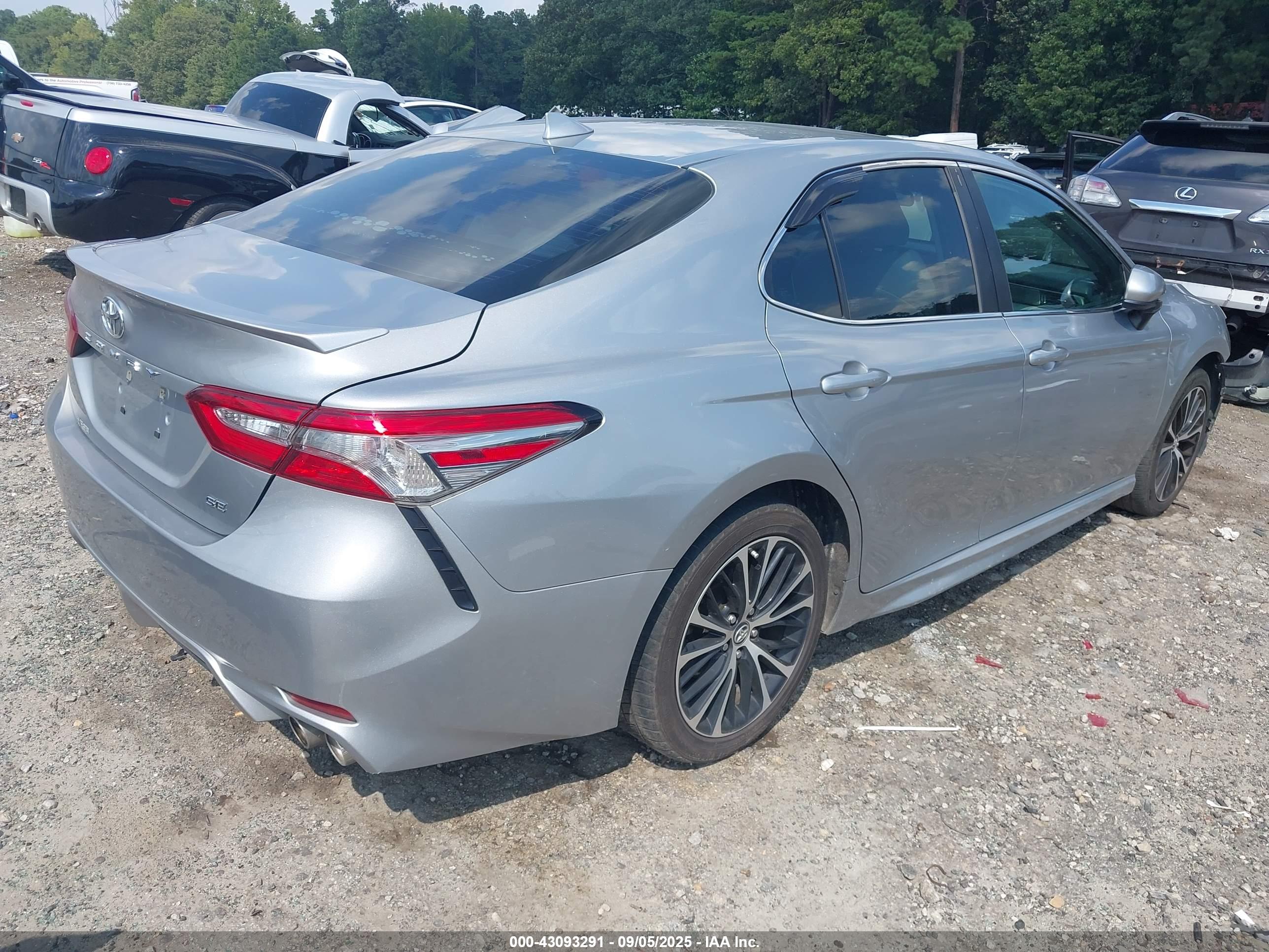 TOYOTA CAMRY image 4