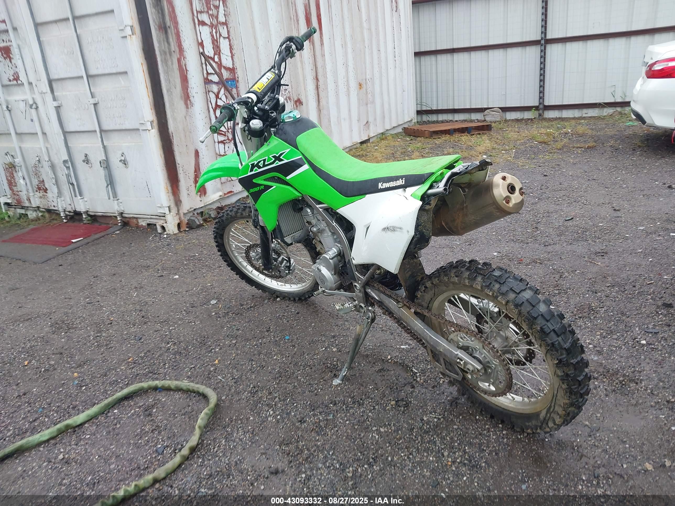 KAWASAKI KLX300 image 3