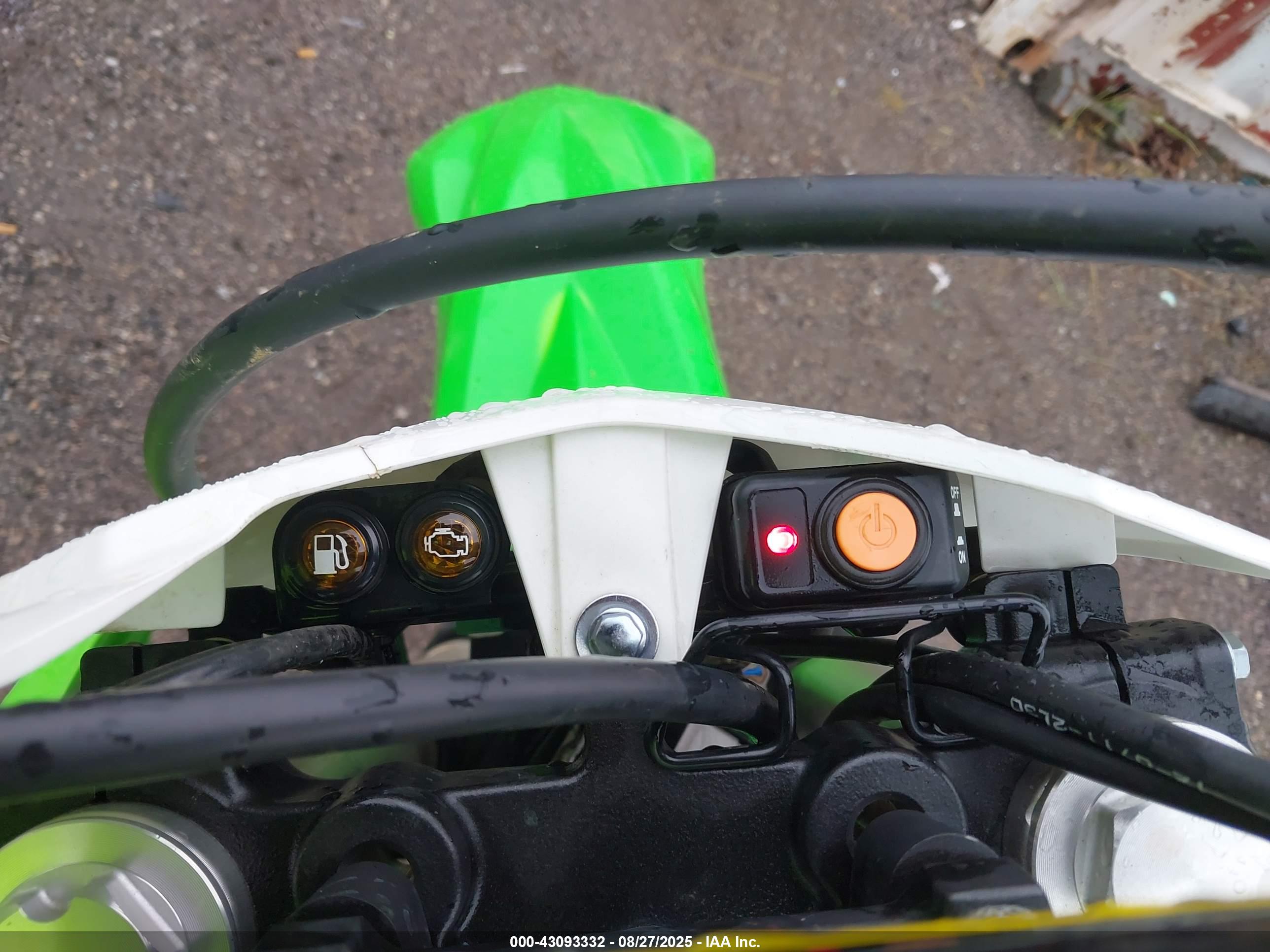 KAWASAKI KLX300 image 7