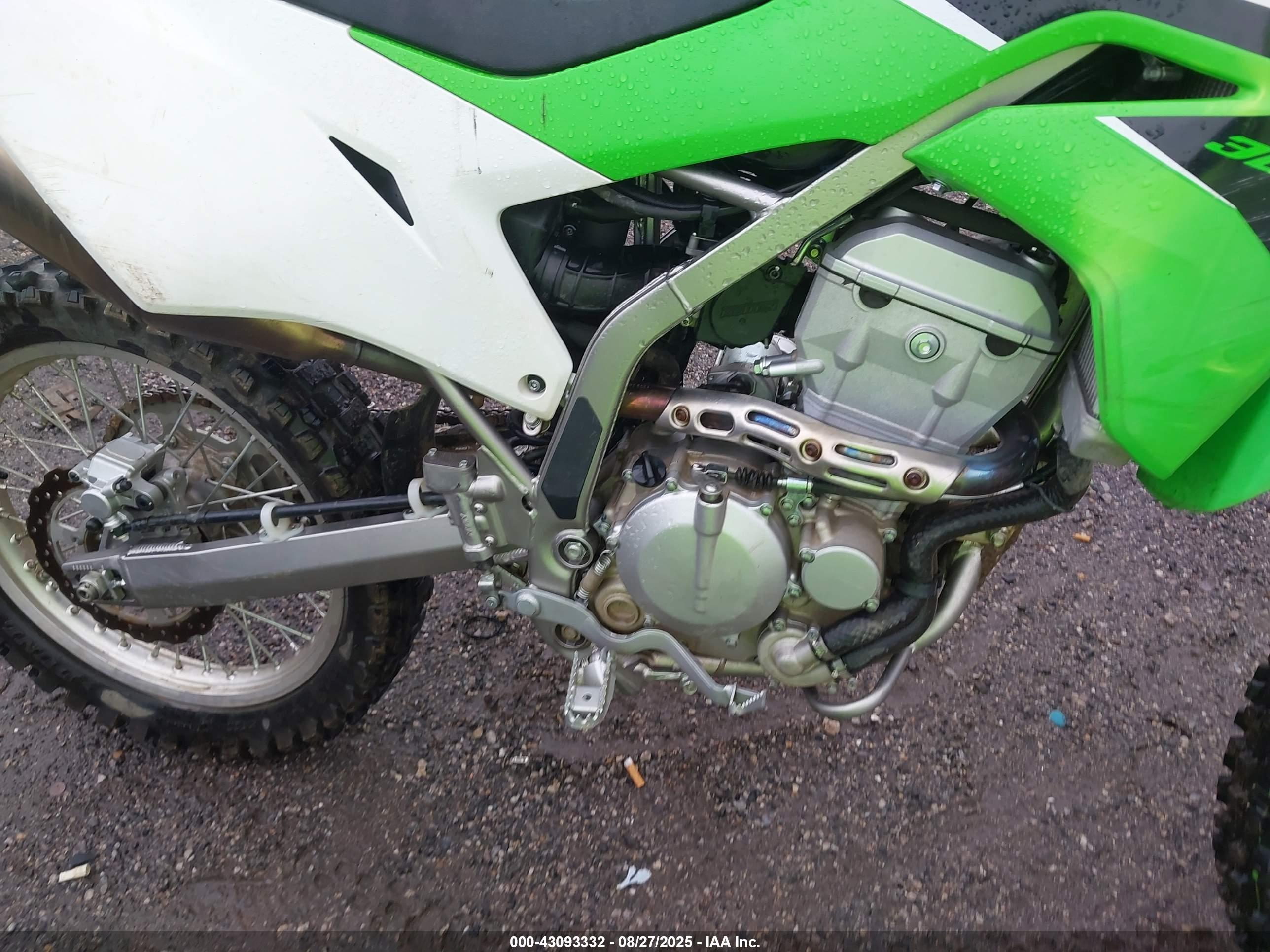 KAWASAKI KLX300 image 8