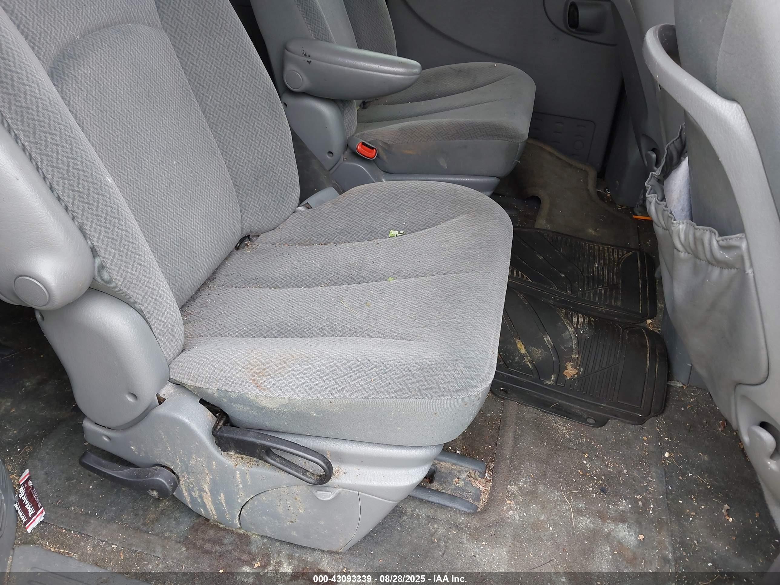 DODGE GRAND image 8