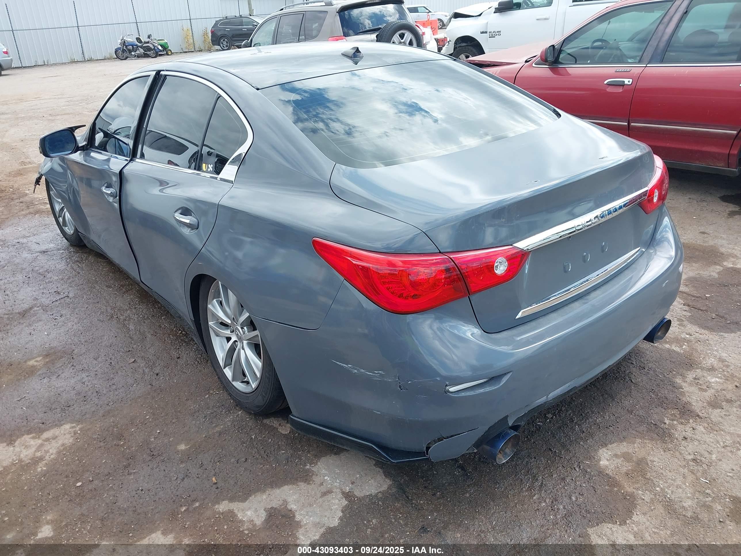 INFINITI Q50 image 3