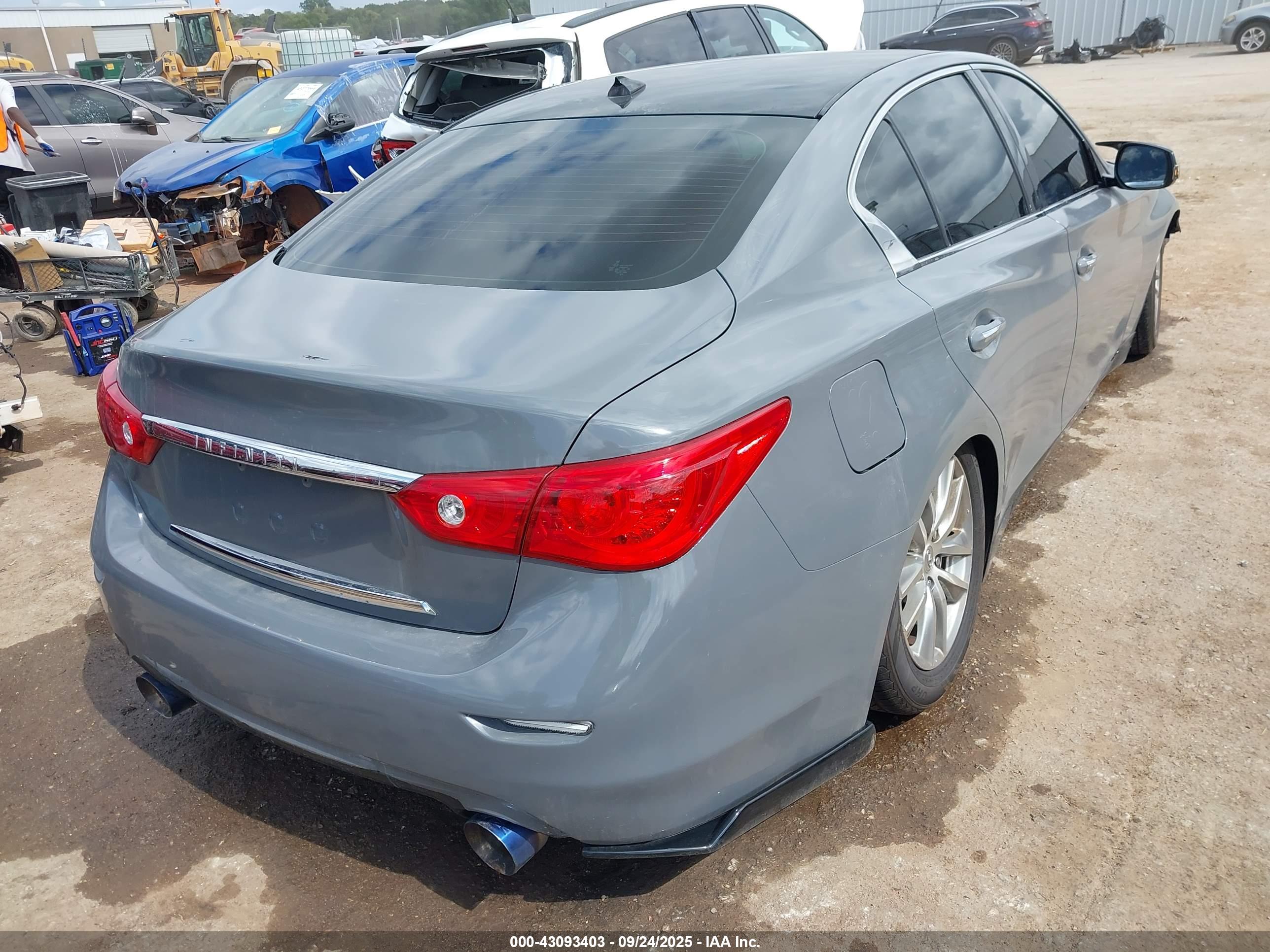 INFINITI Q50 image 4