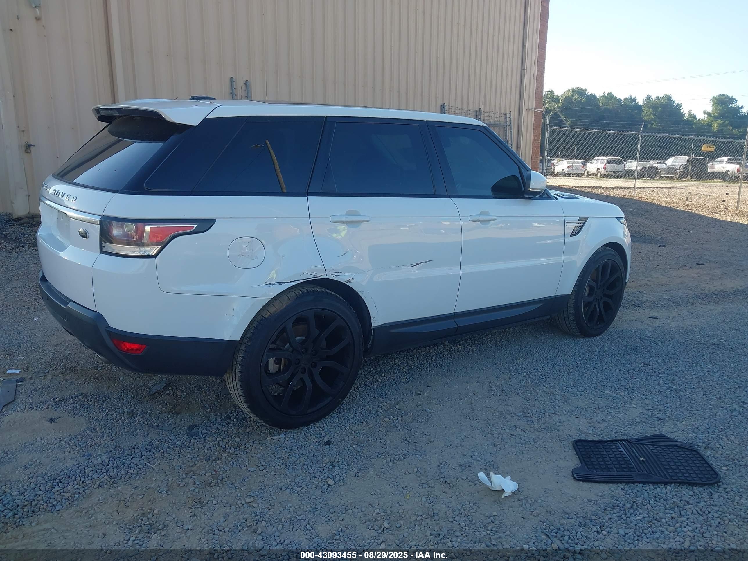 LAND ROVER image 4