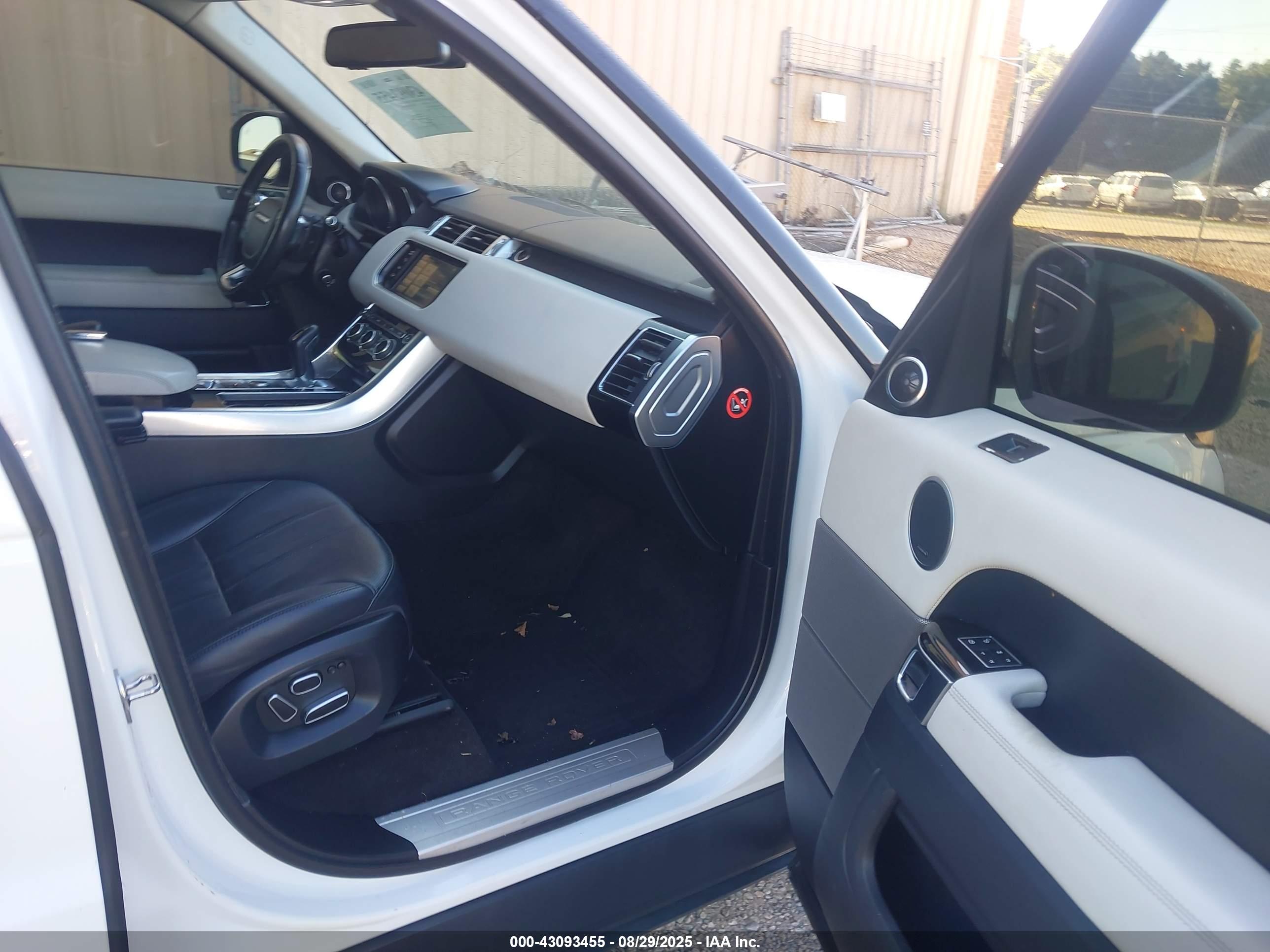 LAND ROVER image 5