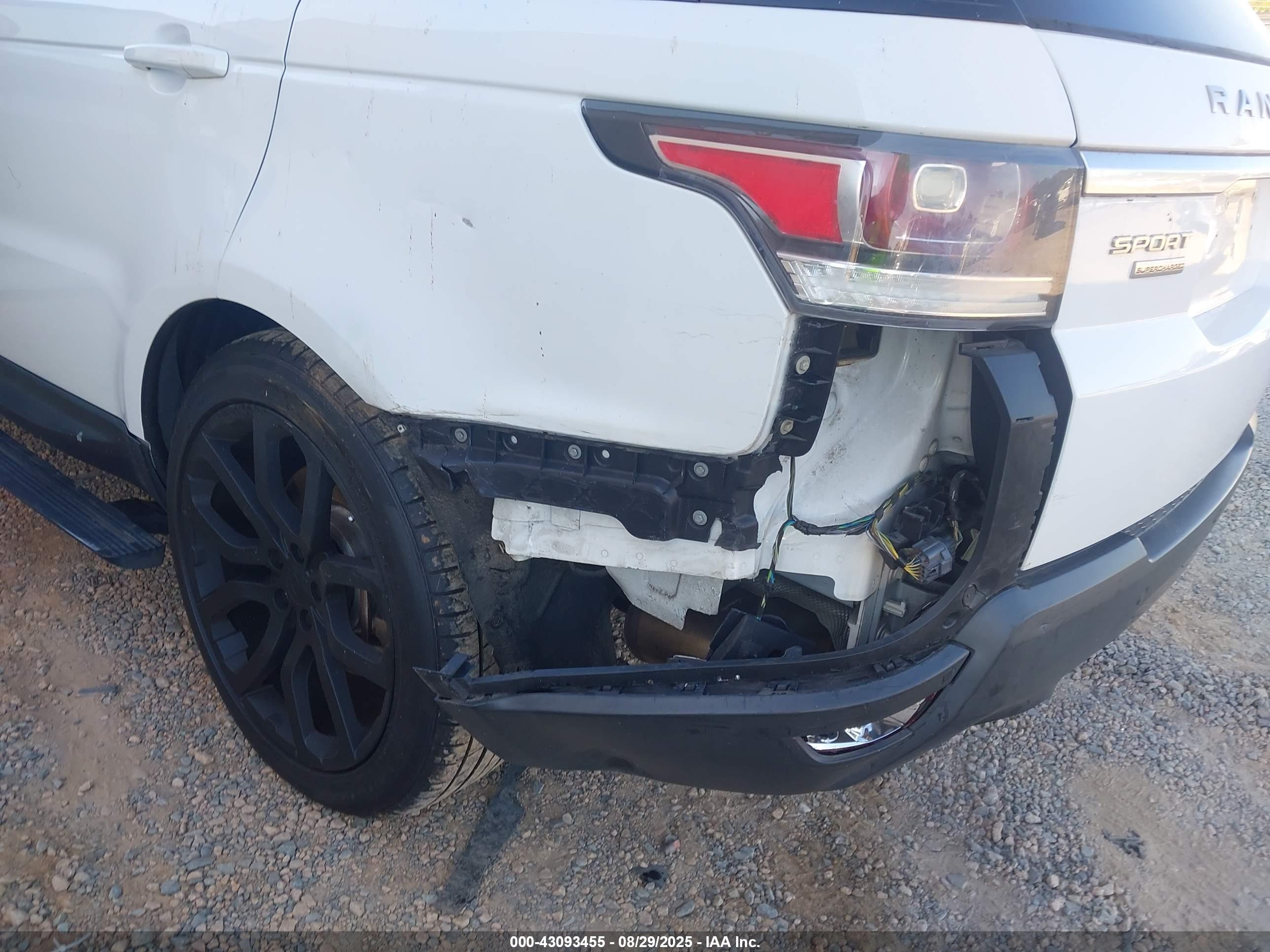 LAND ROVER image 6