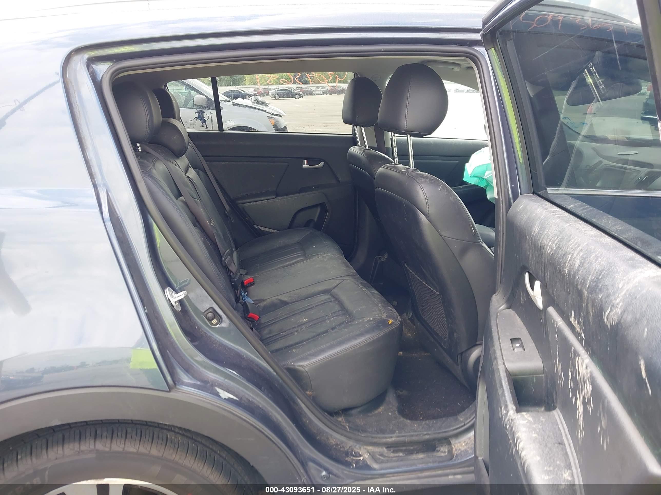 KIA SPORTAGE image 8