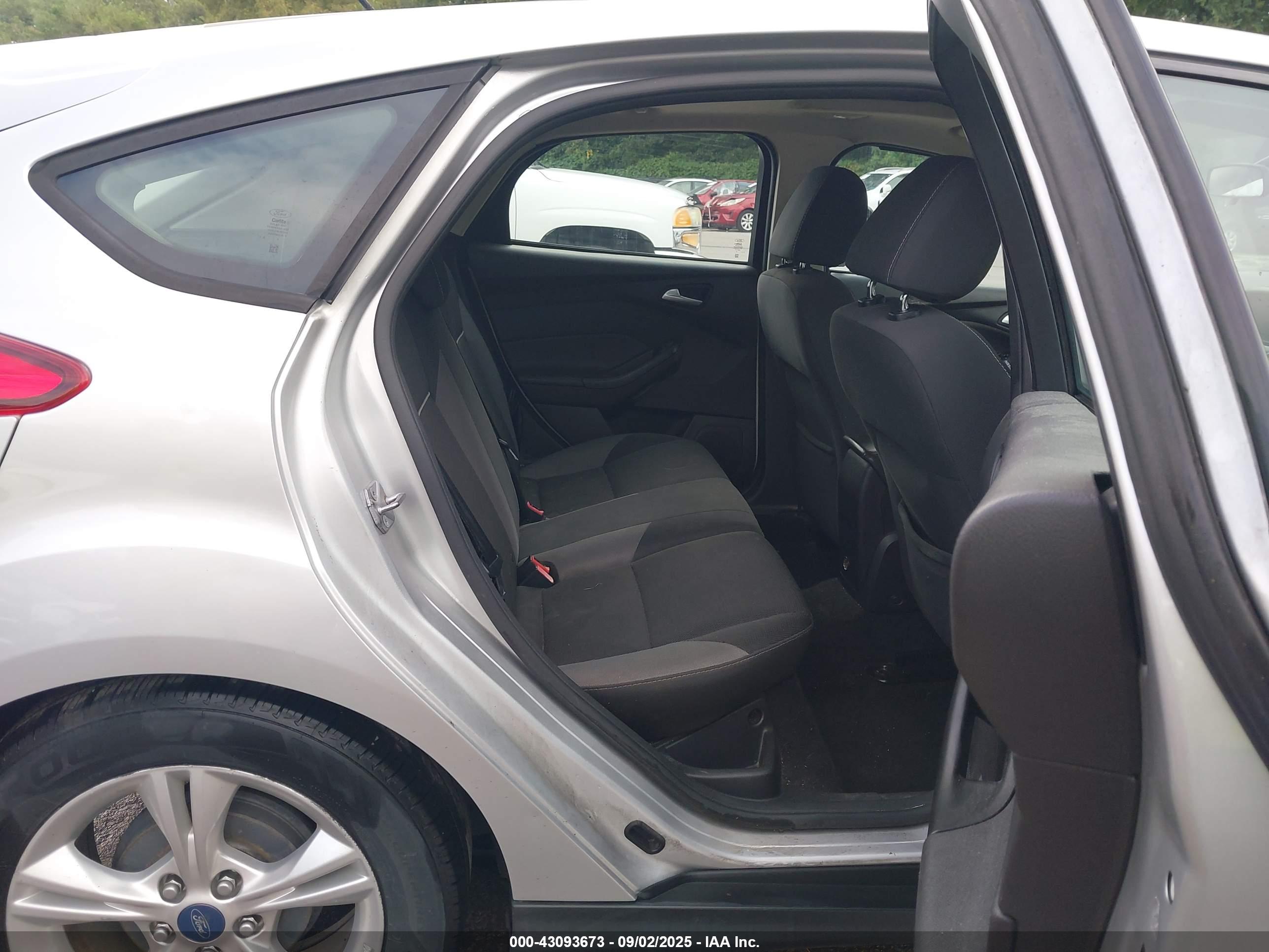 FORD FOCUS image 8