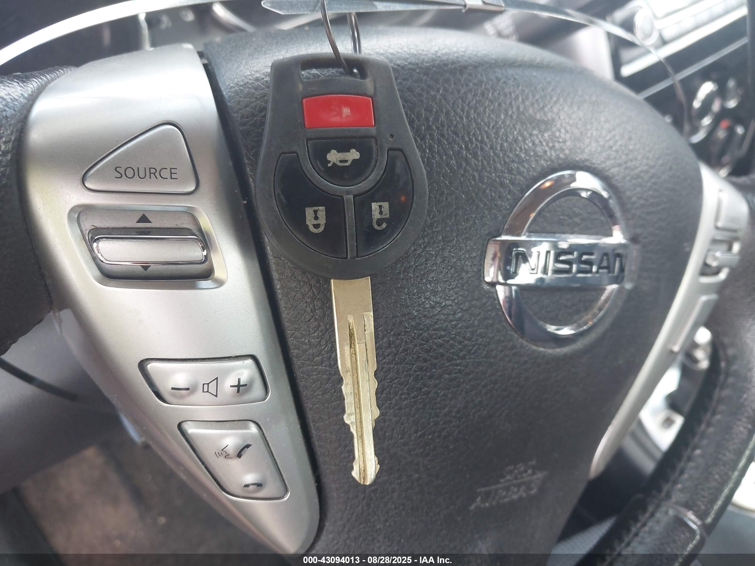 NISSAN VERSA image 11