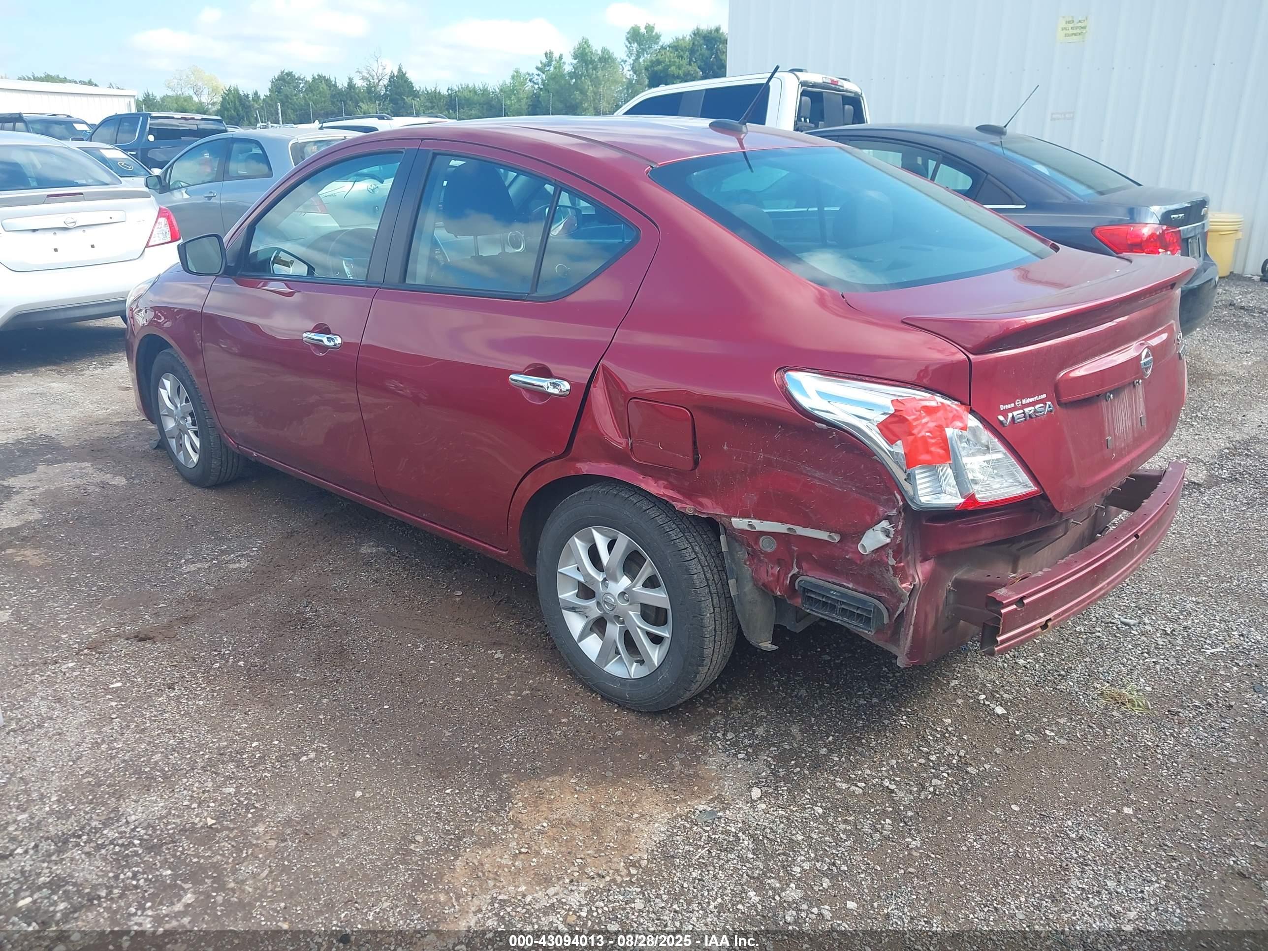 NISSAN VERSA image 3