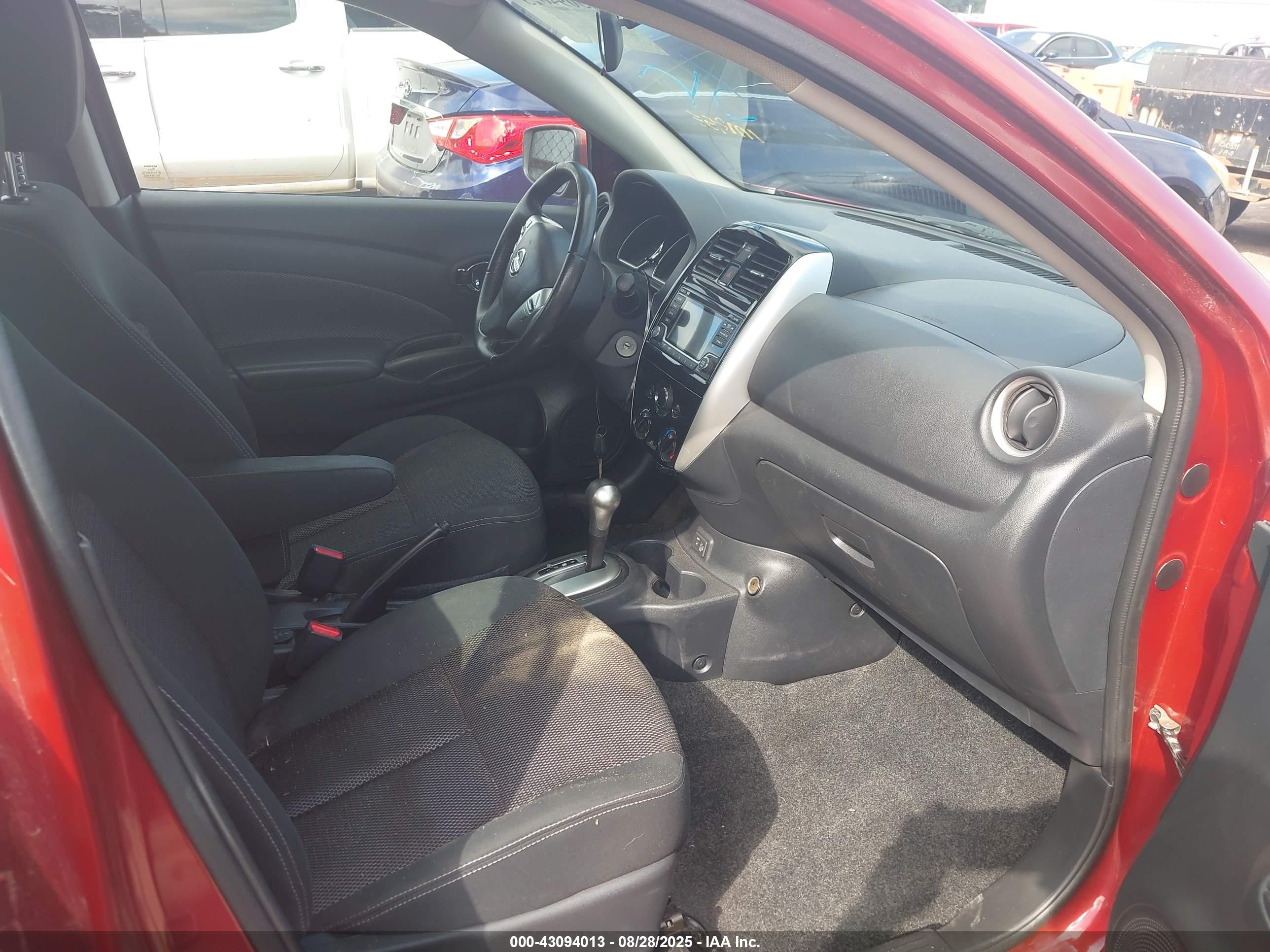 NISSAN VERSA image 5