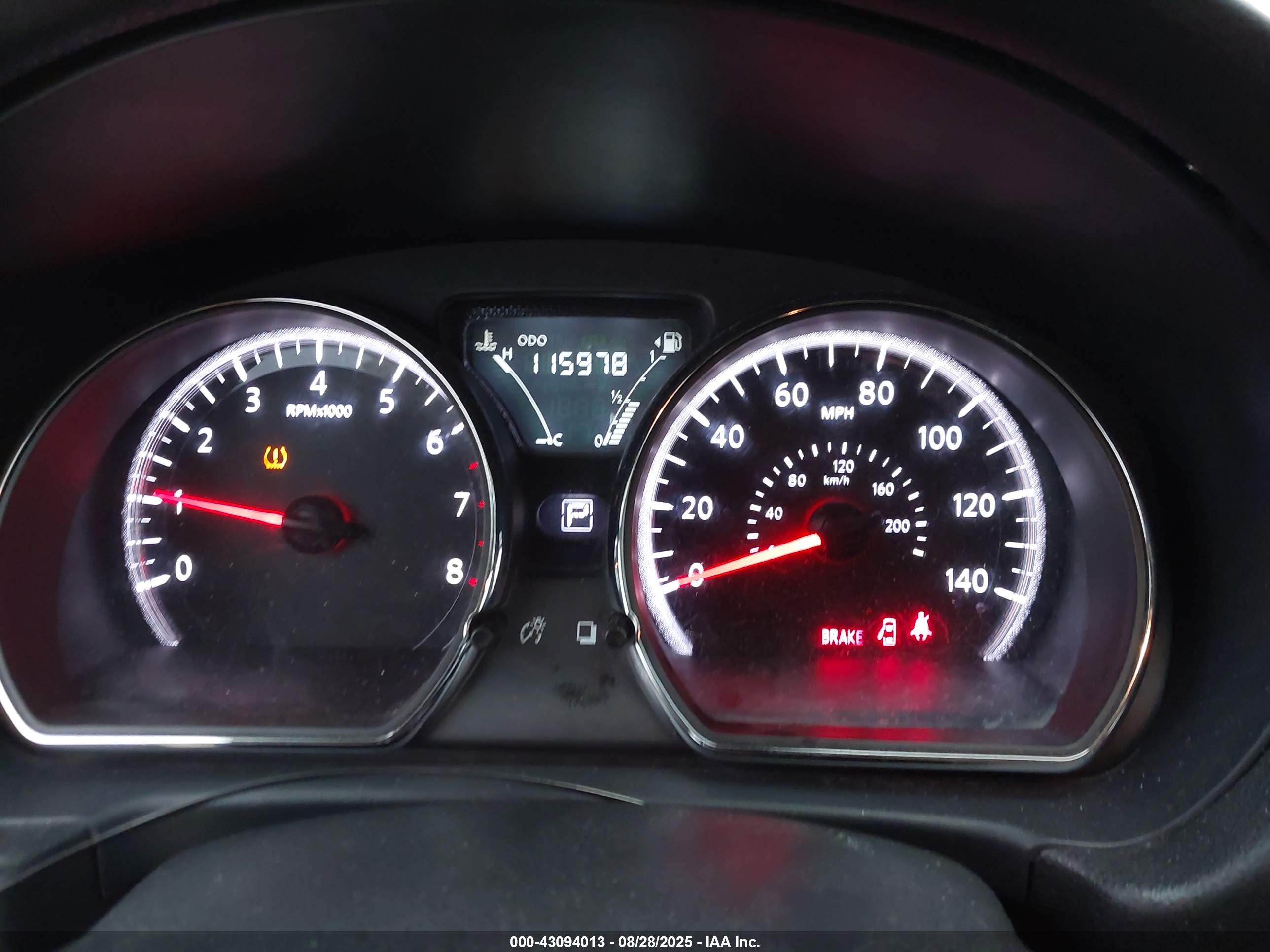 NISSAN VERSA image 7