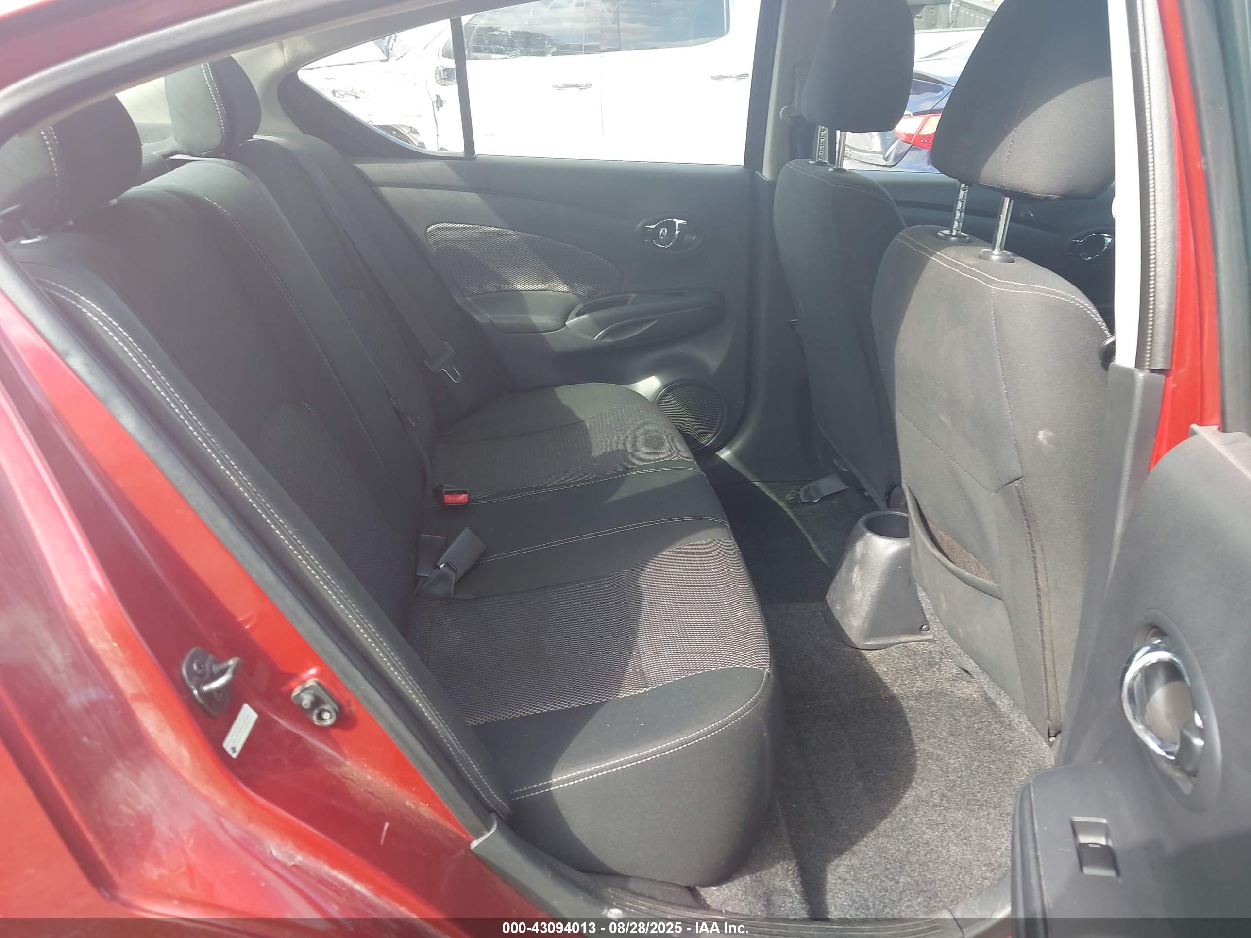 NISSAN VERSA image 8