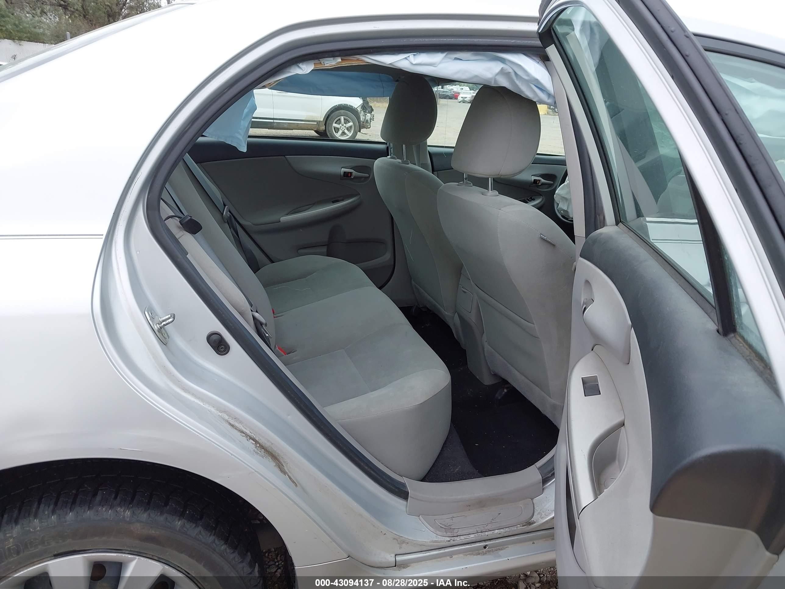 TOYOTA COROLLA image 8