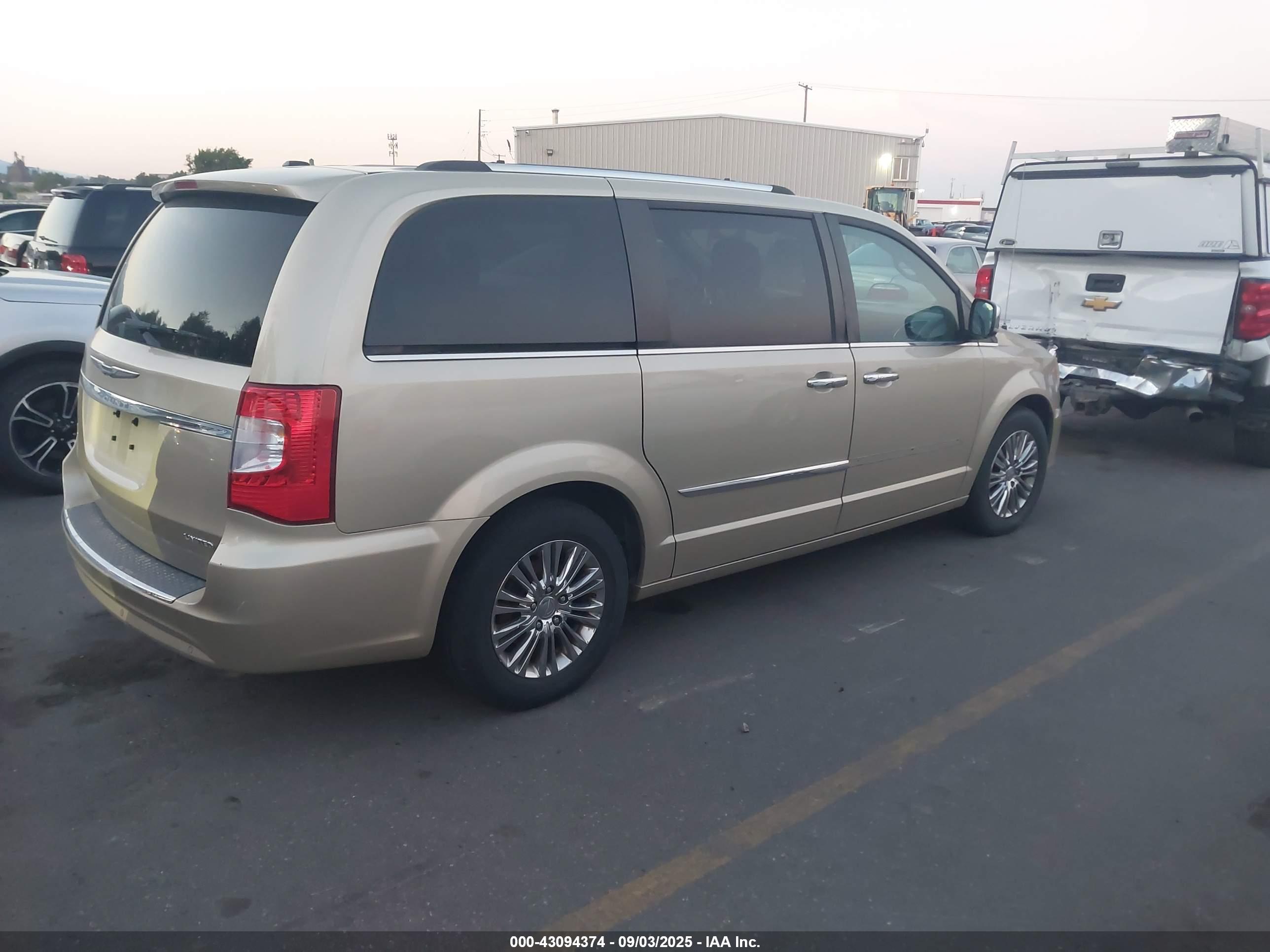 CHRYSLER TOWN image 4