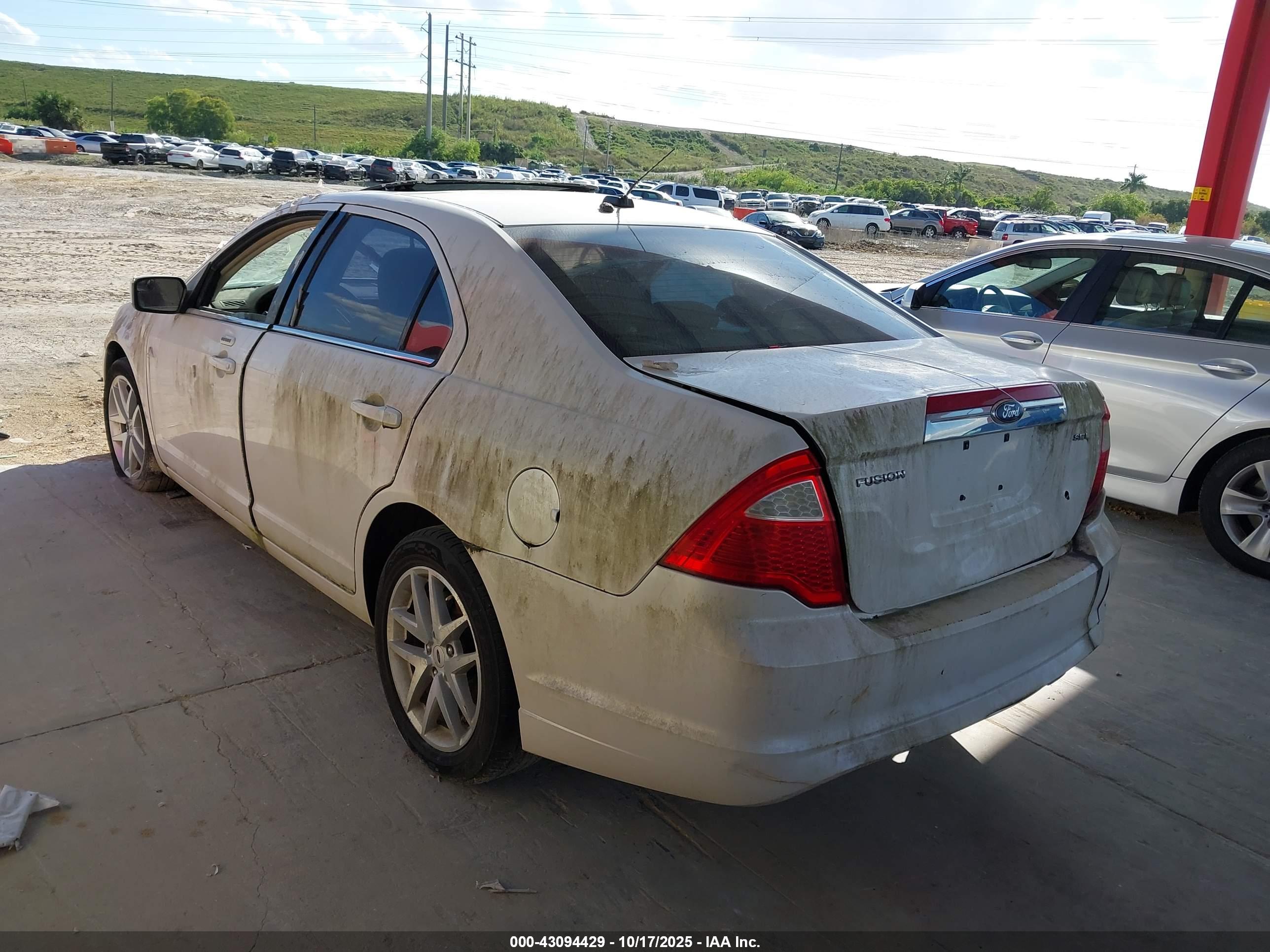 FORD FUSION image 3