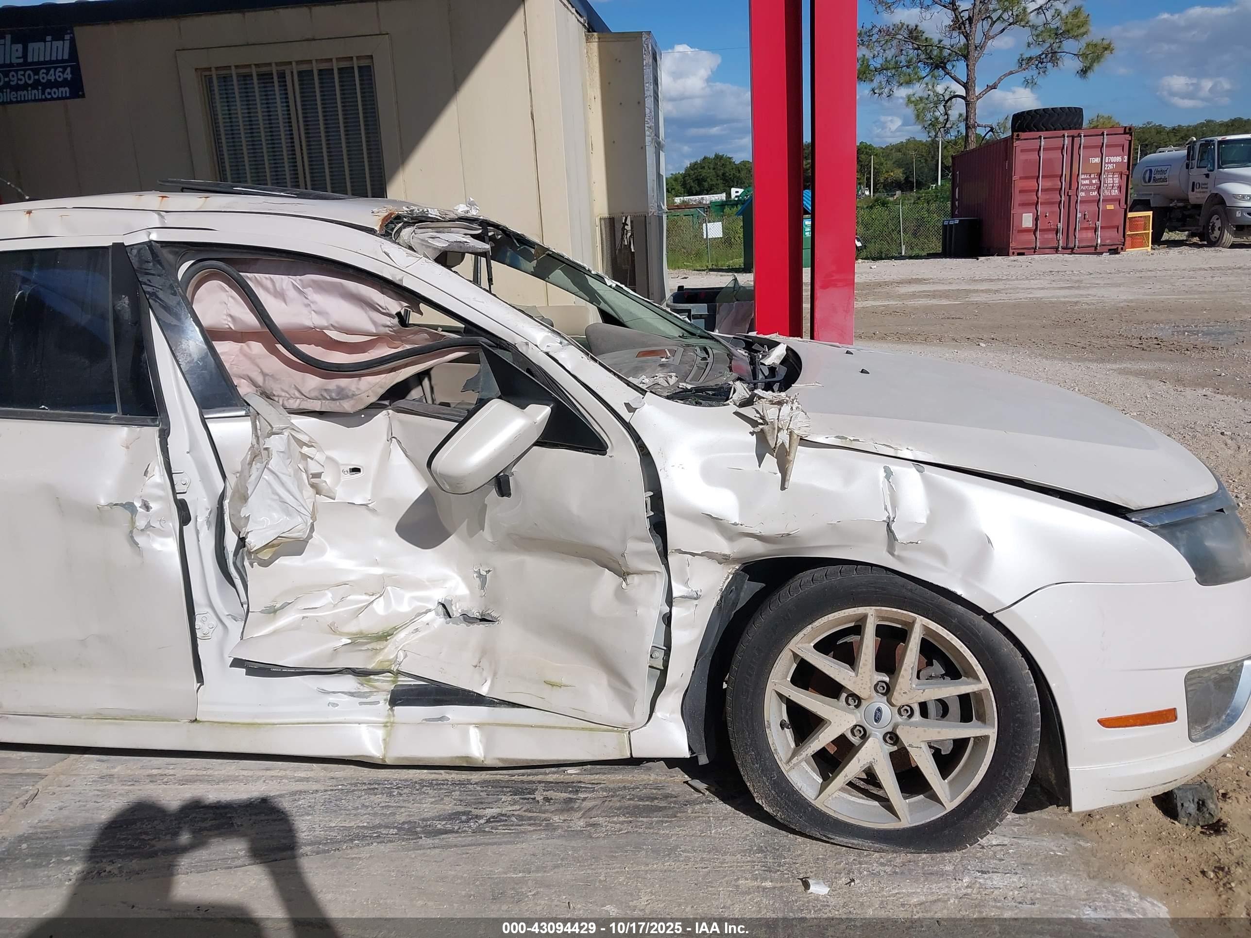 FORD FUSION image 6