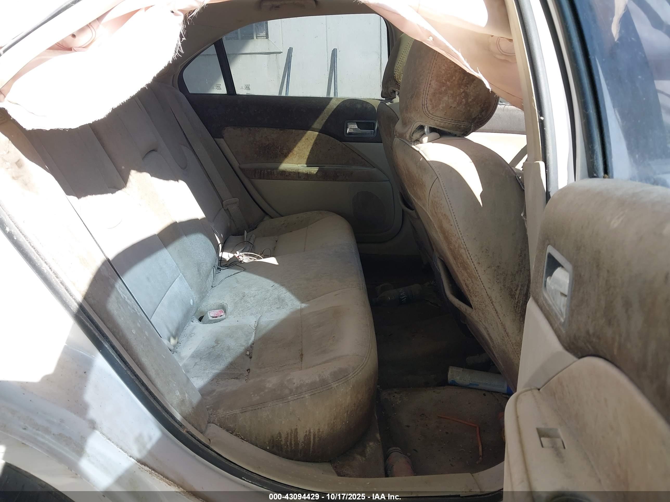 FORD FUSION image 8