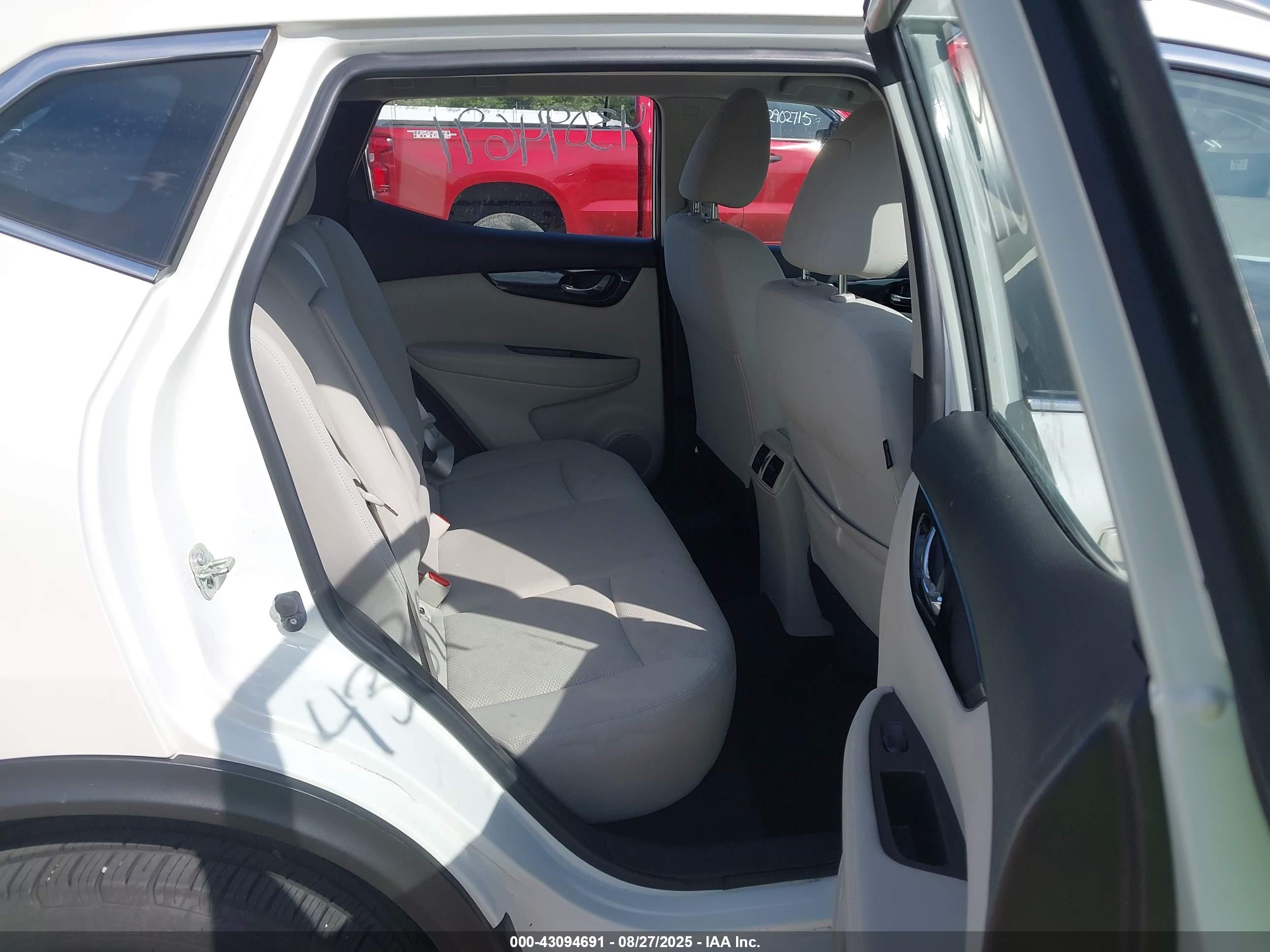 NISSAN ROGUE image 8