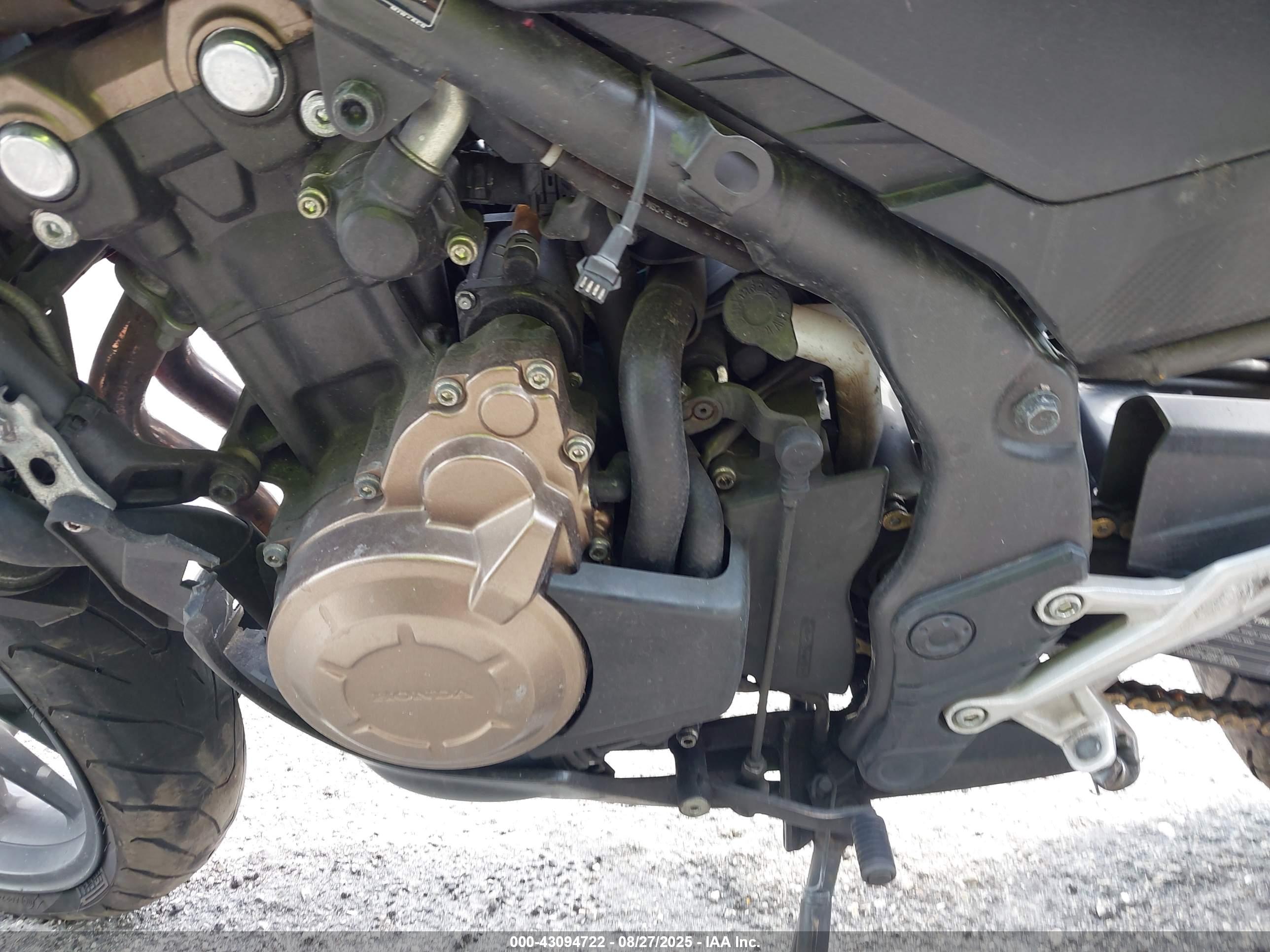 HONDA CBR500 image 9