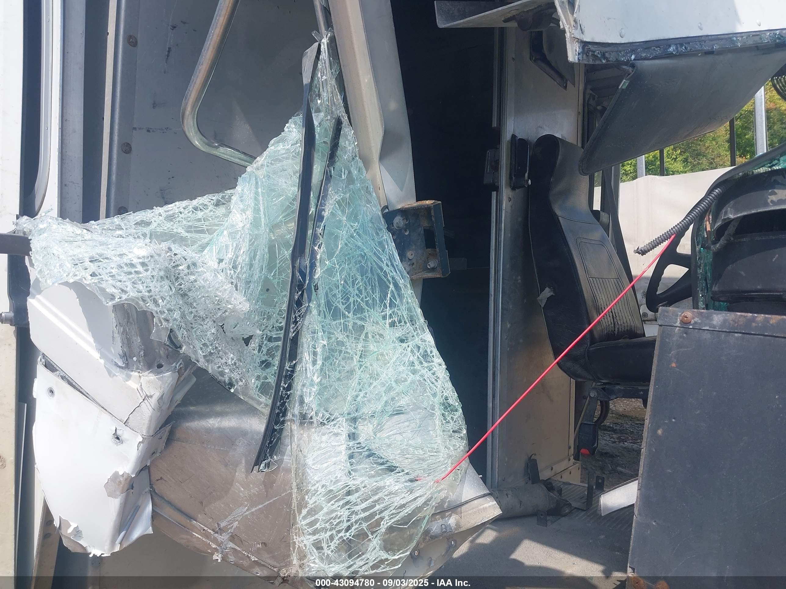 FREIGHTLINER CHASSIS image 7