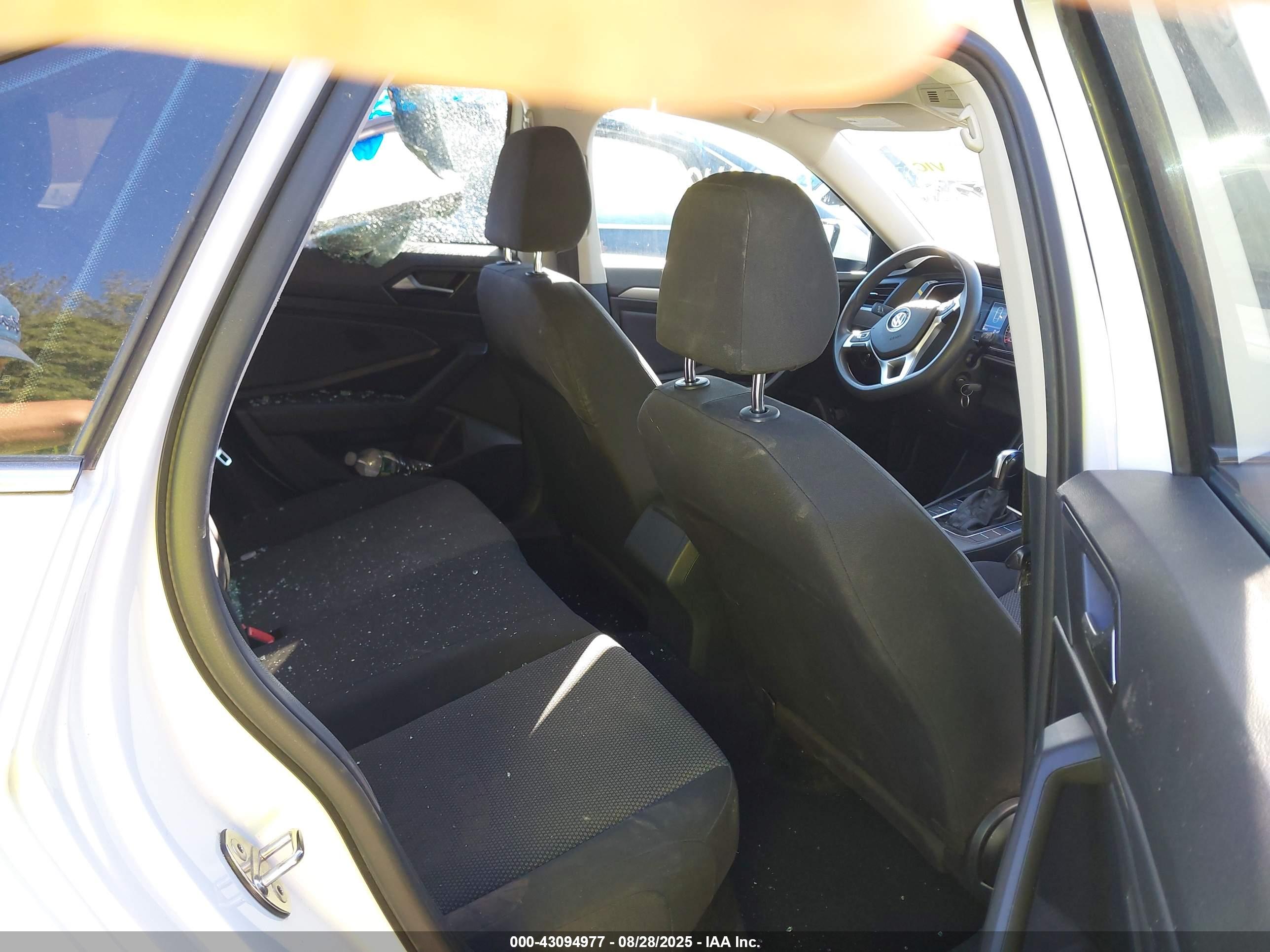 VOLKSWAGEN JETTA image 8