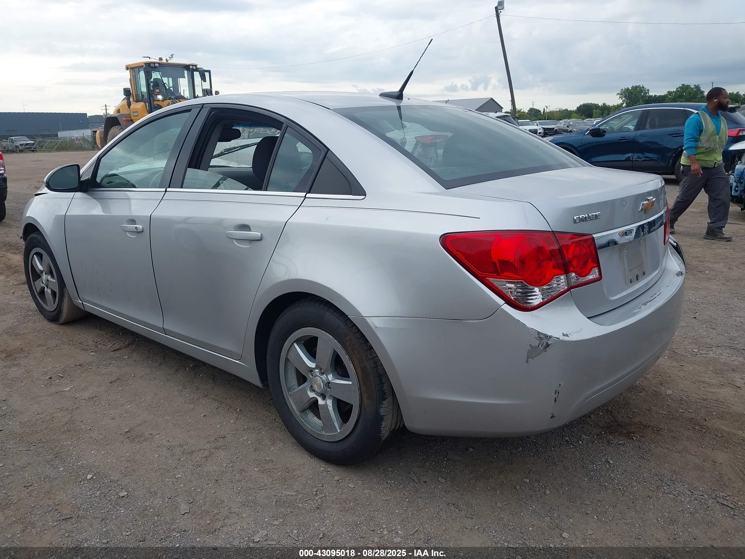 CHEVROLET CRUZE image 3