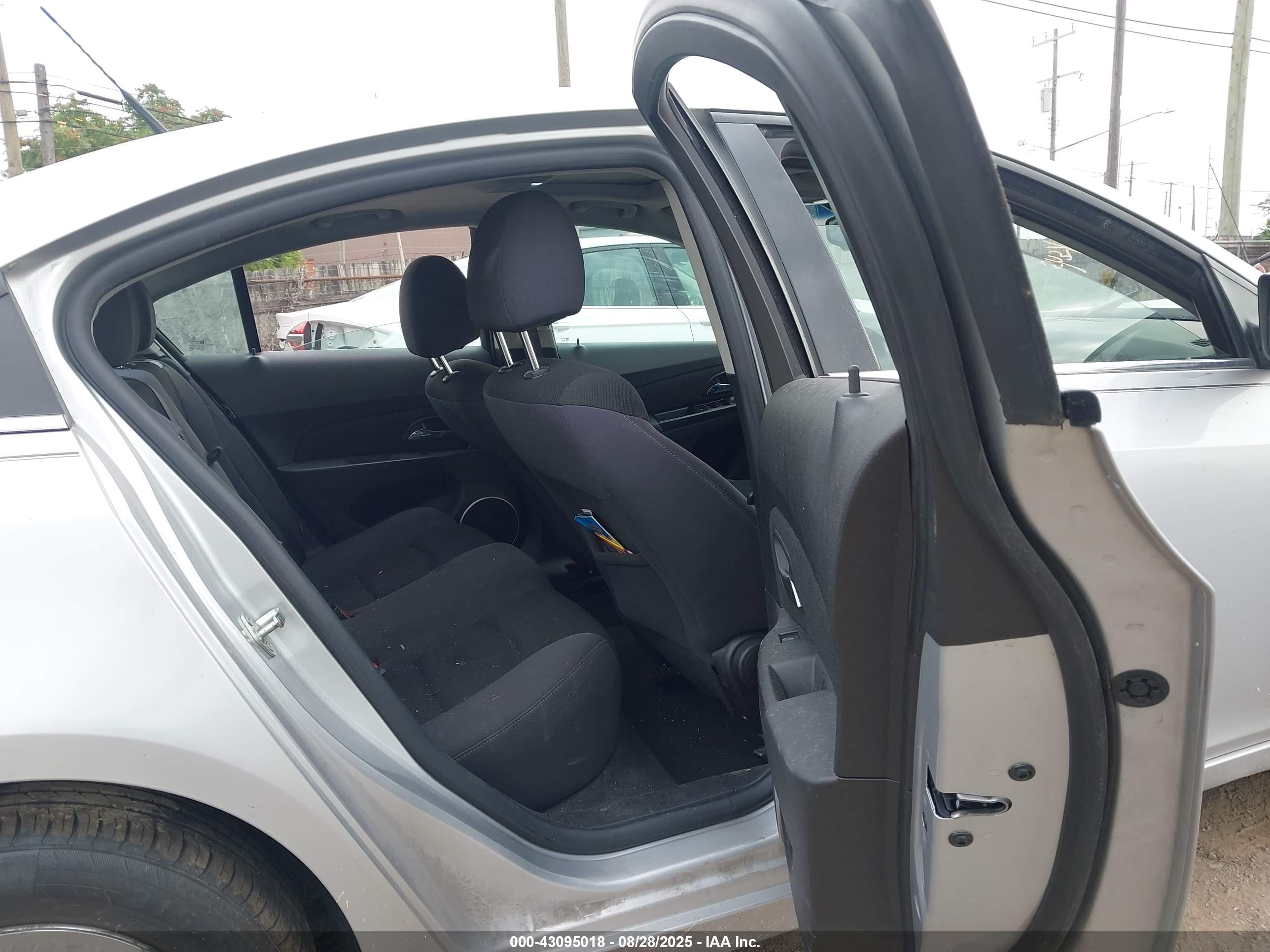 CHEVROLET CRUZE image 8