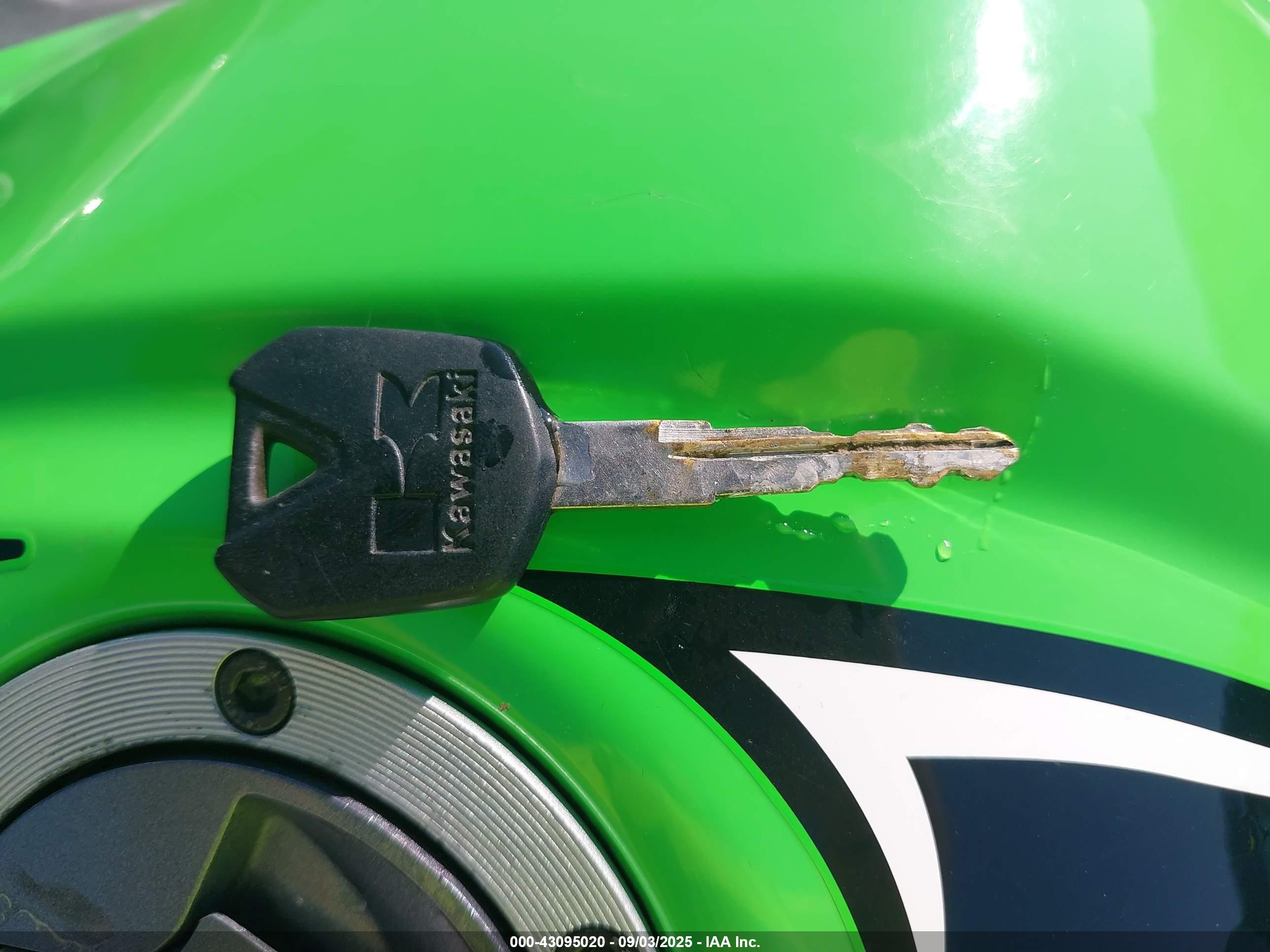 KAWASAKI EX300 image 11