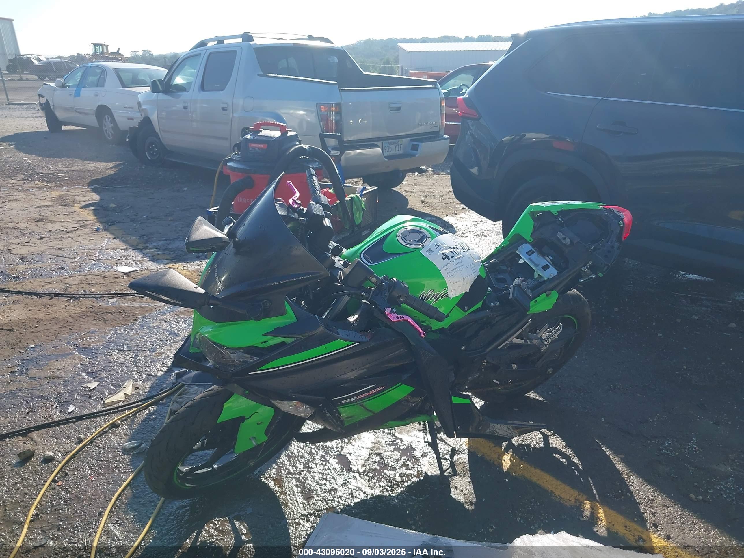KAWASAKI EX300 image 2