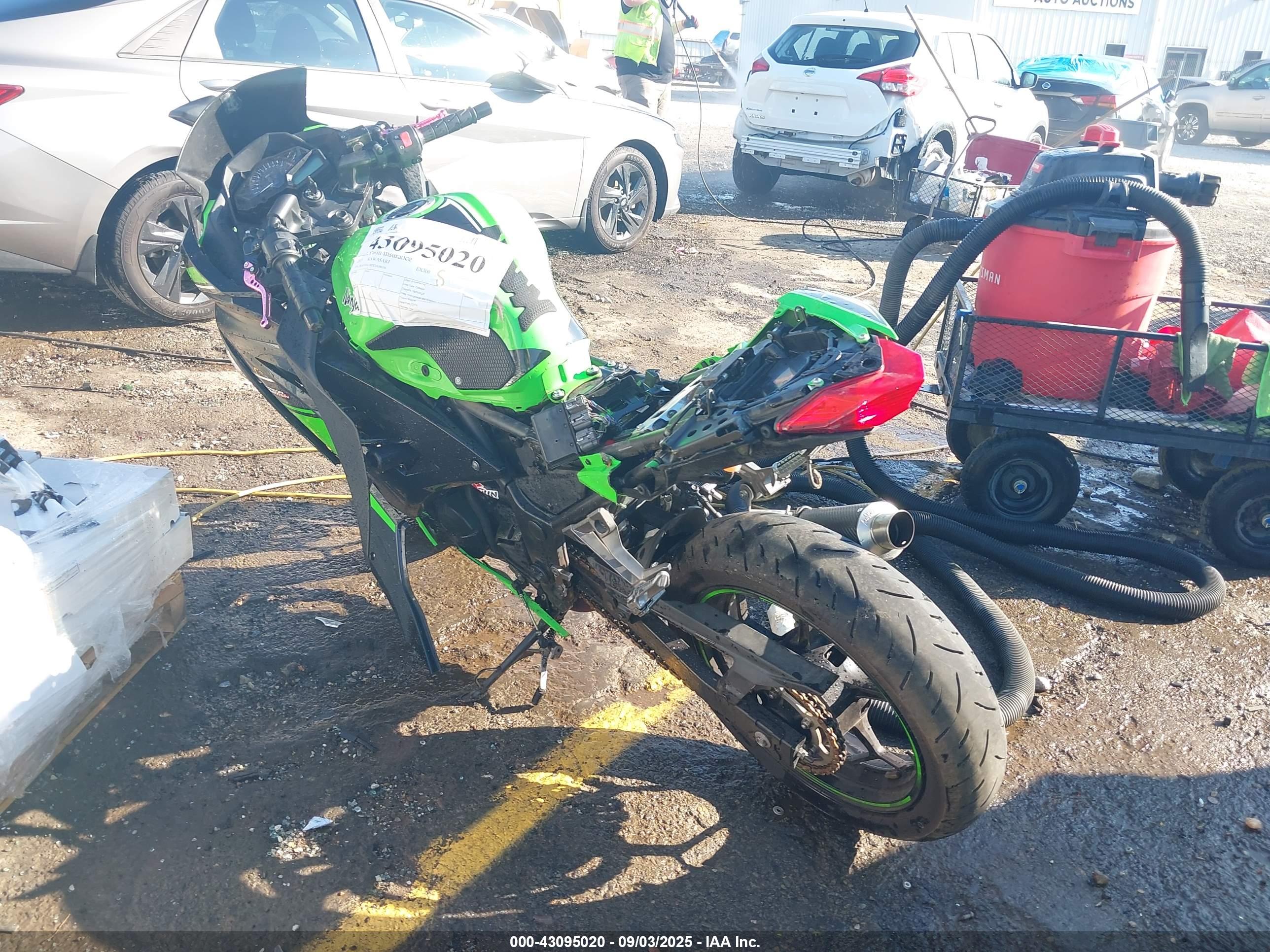 KAWASAKI EX300 image 3