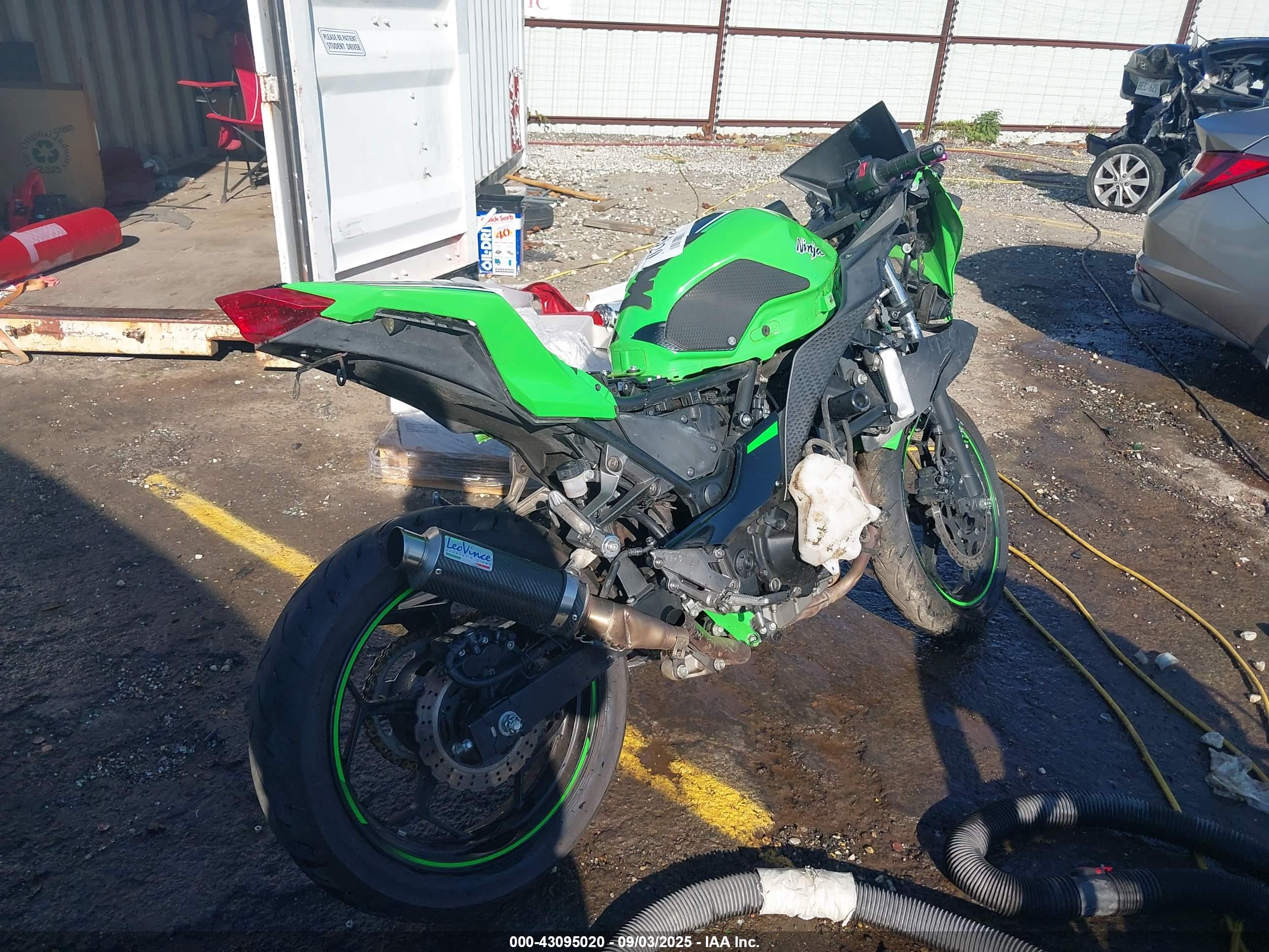 KAWASAKI EX300 image 4